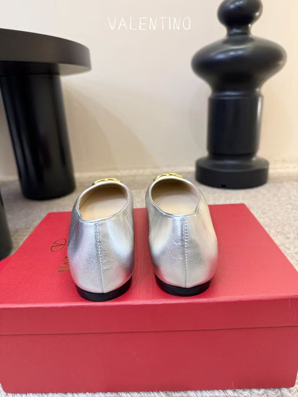 VALENT1NO 高品質牛革フラットシューズ【50％割引+送料無料】