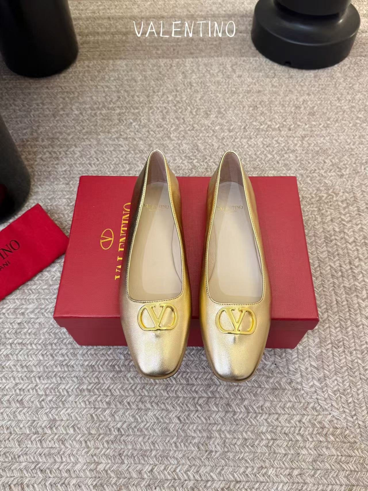 VALENT1NO 高品質牛革フラットシューズ【50％割引+送料無料】