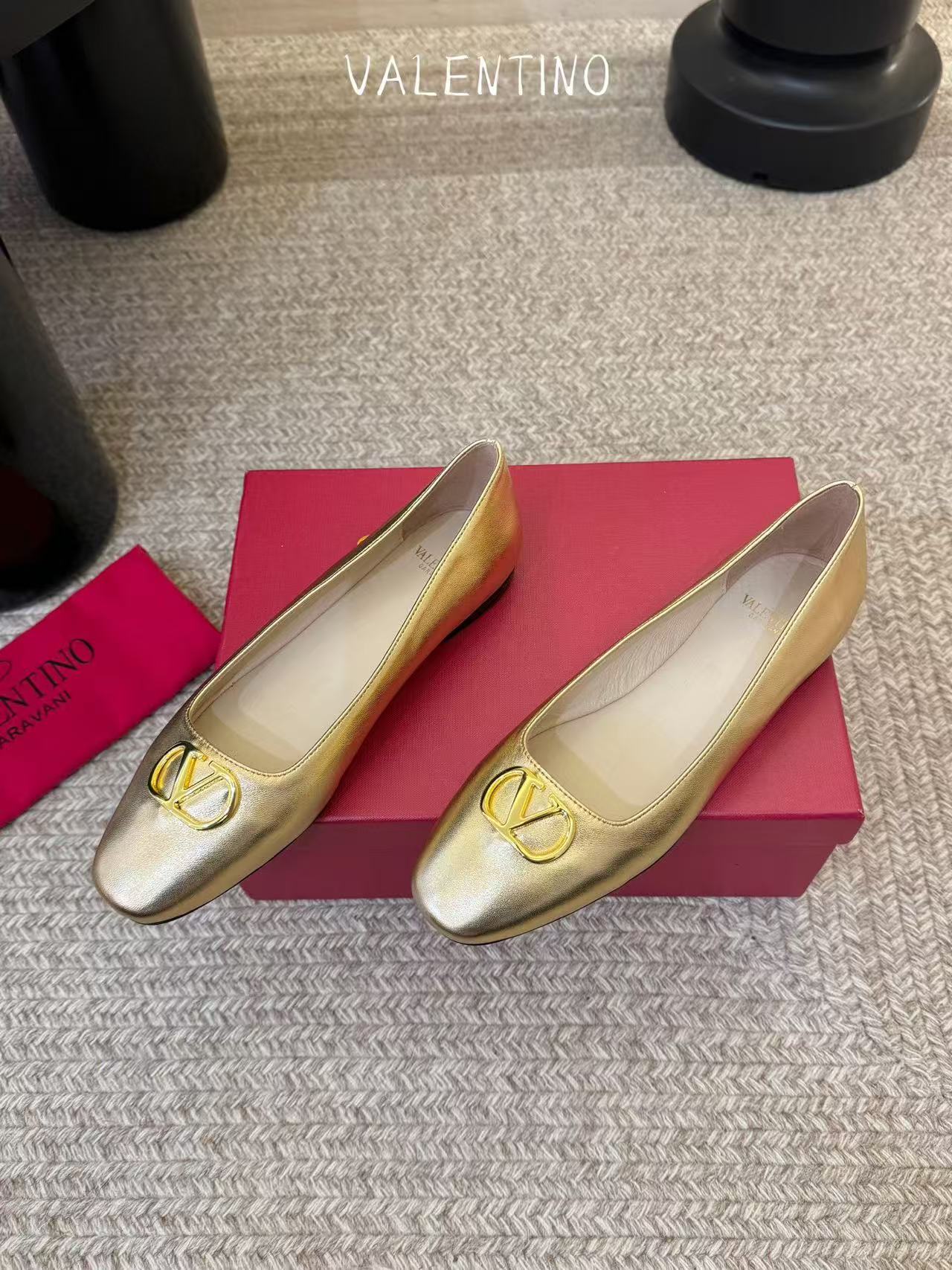 VALENT1NO 高品質牛革フラットシューズ【50％割引+送料無料】