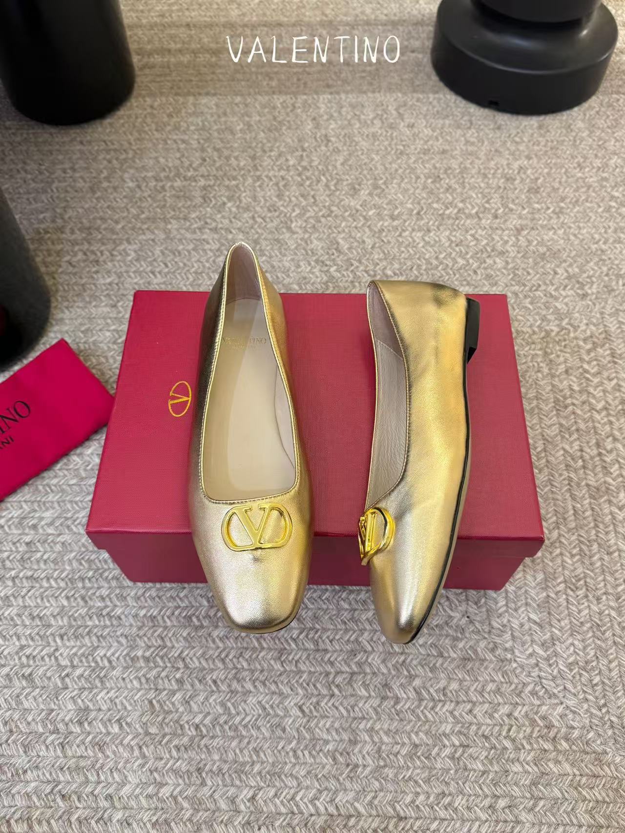 VALENT1NO 高品質牛革フラットシューズ【50％割引+送料無料】