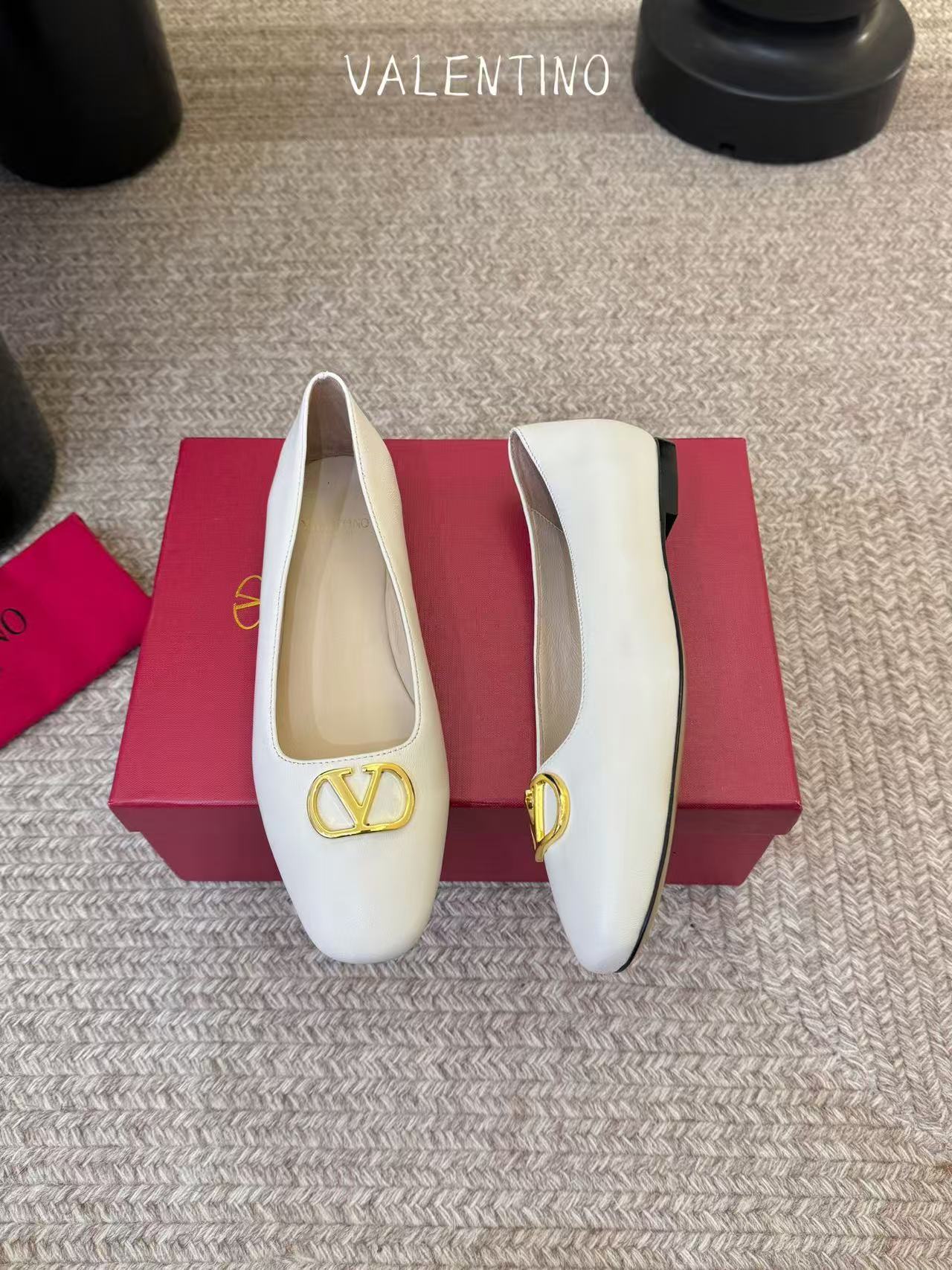 VALENT1NO 高品質牛革フラットシューズ【50％割引+送料無料】