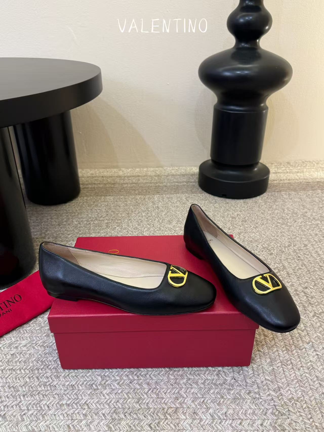 VALENT1NO 高品質牛革フラットシューズ【50％割引+送料無料】