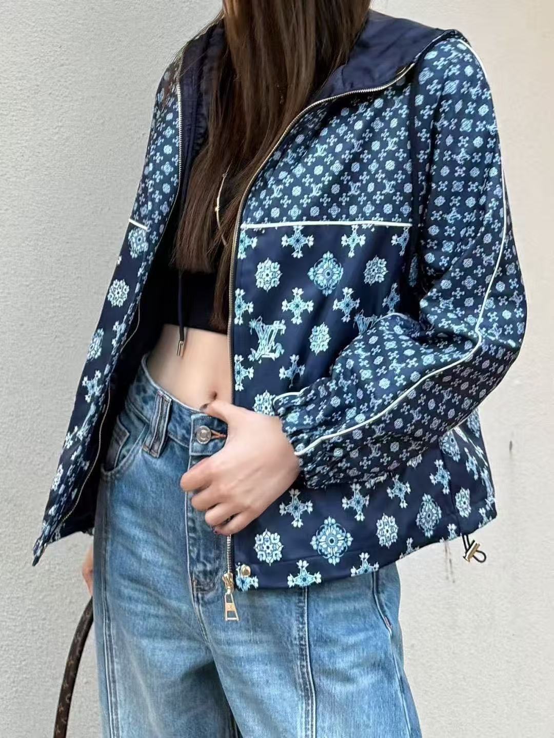 LVプリント柄のフード付きジャケット【50％割引+送料無料】