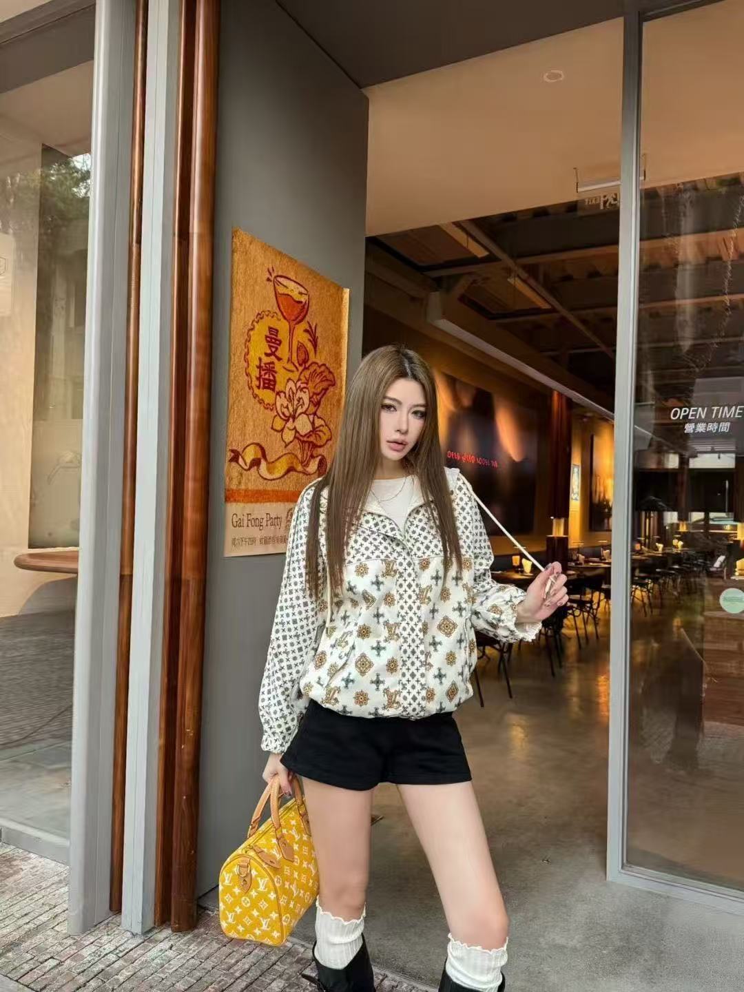 LVプリント柄のフード付きジャケット【50％割引+送料無料】