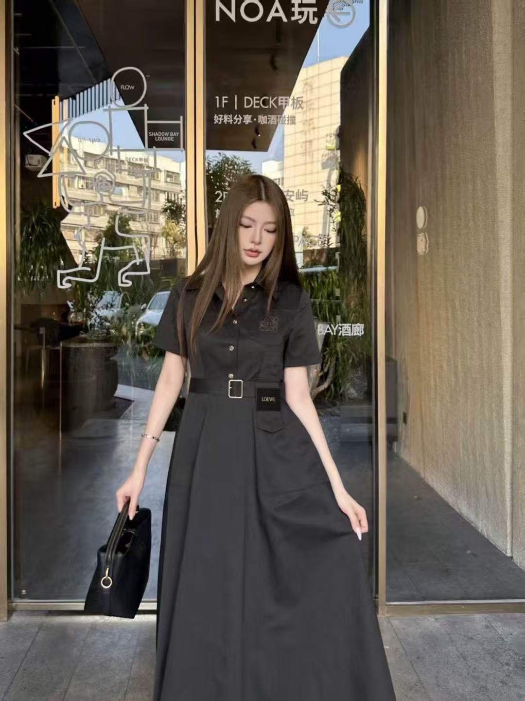 L0WEW 刺繍ロゴ入り半袖ドレス【50％割引+送料無料】