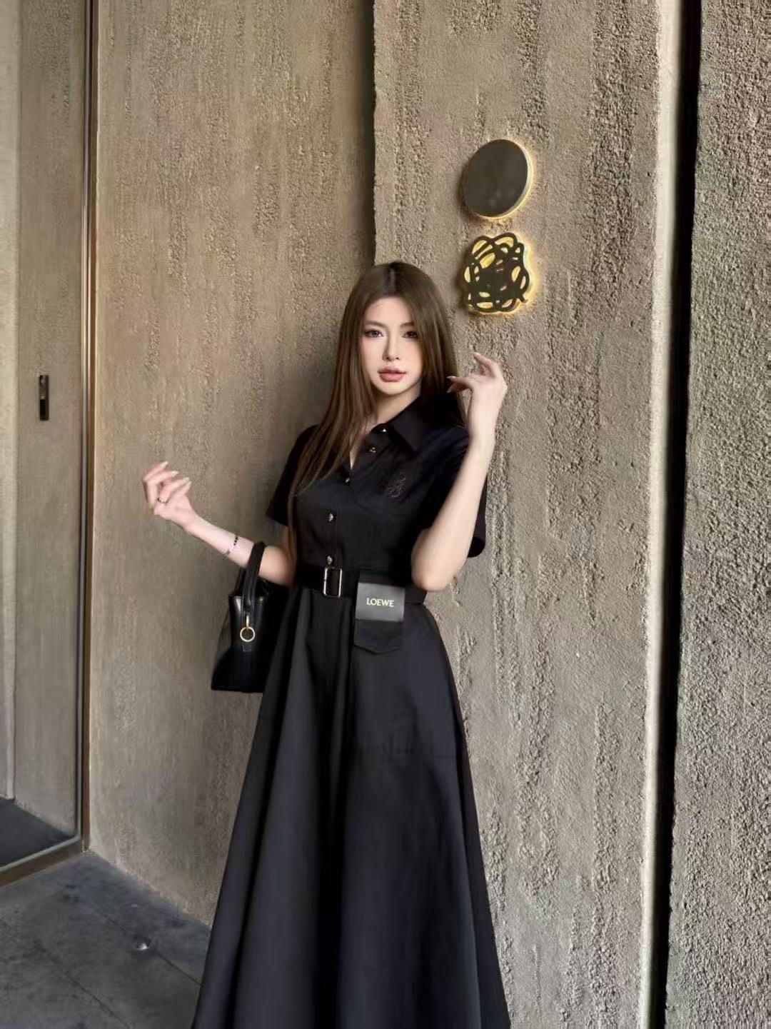 L0WEW 刺繍ロゴ入り半袖ドレス【50％割引+送料無料】