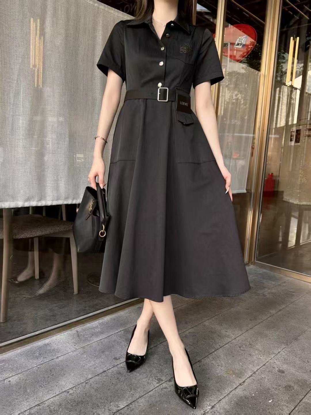 L0WEW 刺繍ロゴ入り半袖ドレス【50％割引+送料無料】