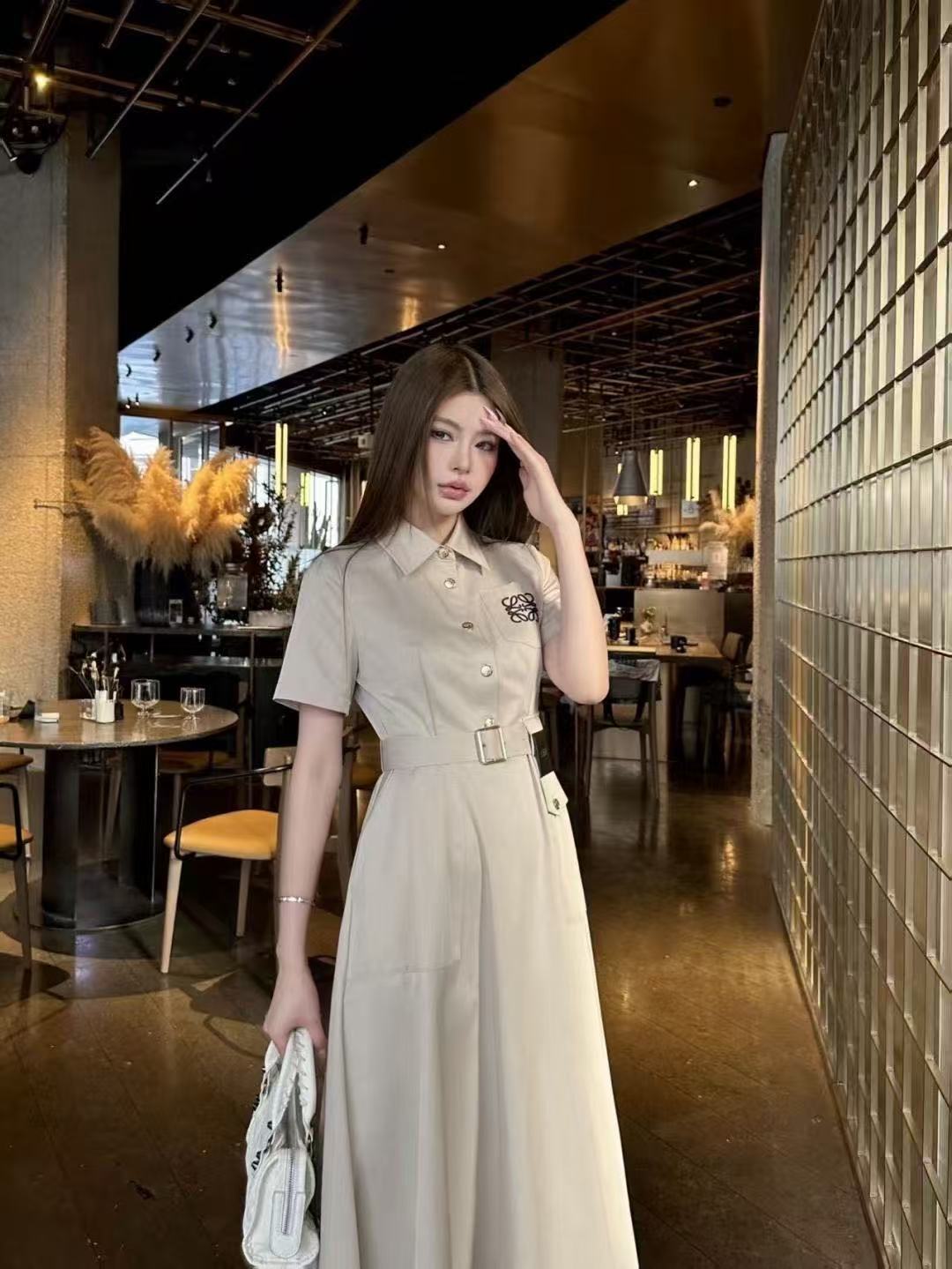 L0WEW 刺繍ロゴ入り半袖ドレス【50％割引+送料無料】