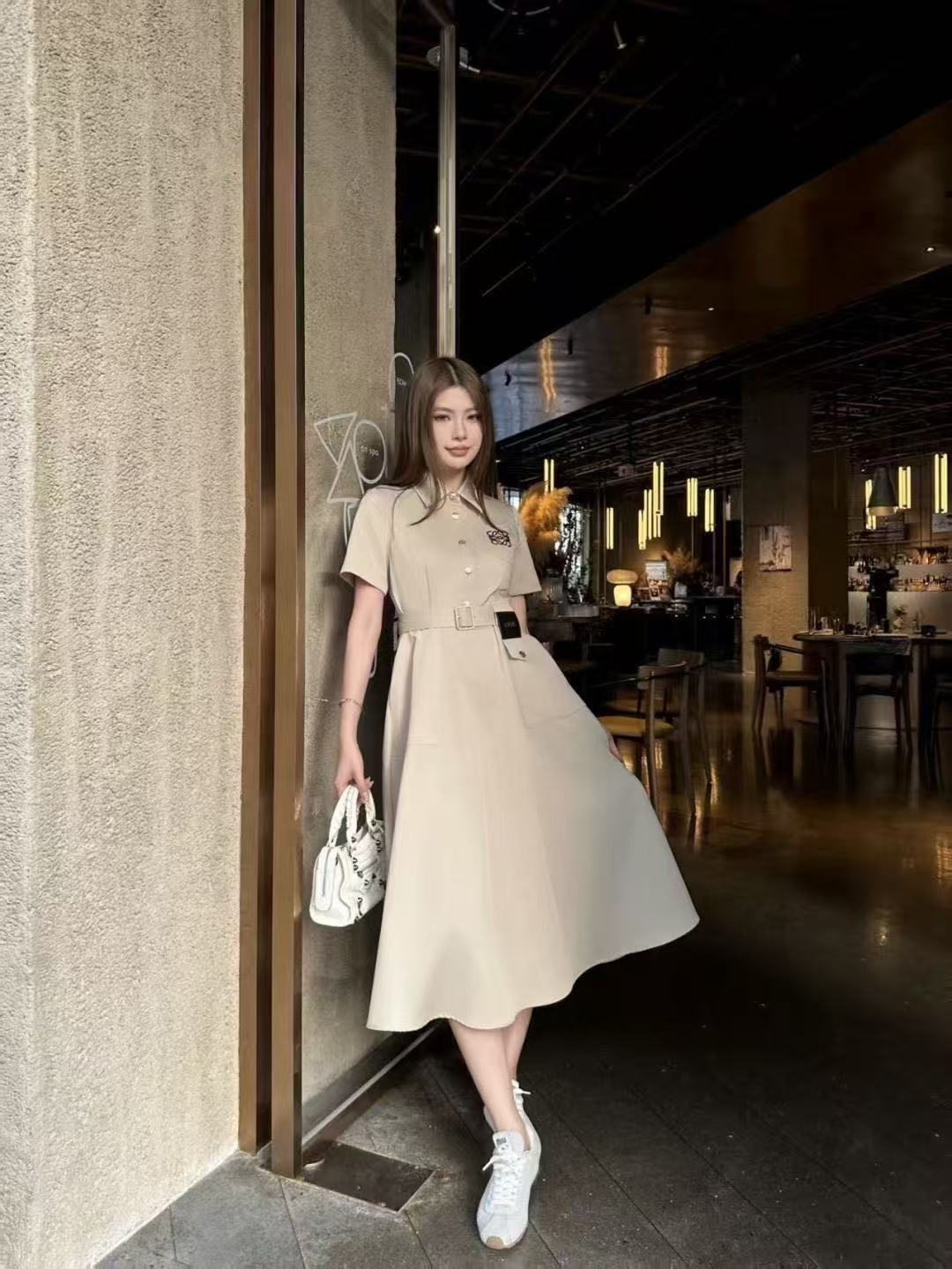 L0WEW 刺繍ロゴ入り半袖ドレス【50％割引+送料無料】