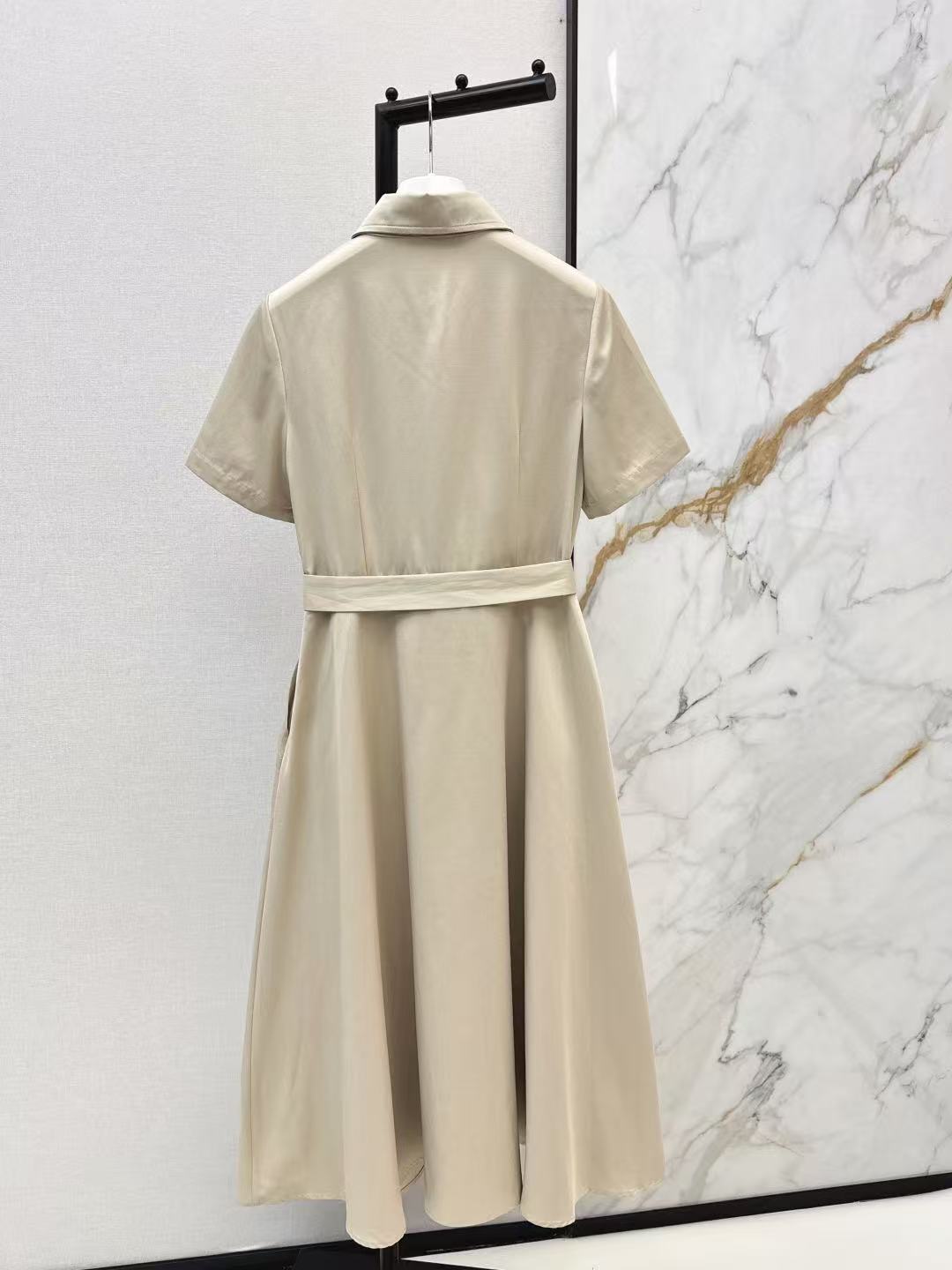 L0WEW 刺繍ロゴ入り半袖ドレス【50％割引+送料無料】