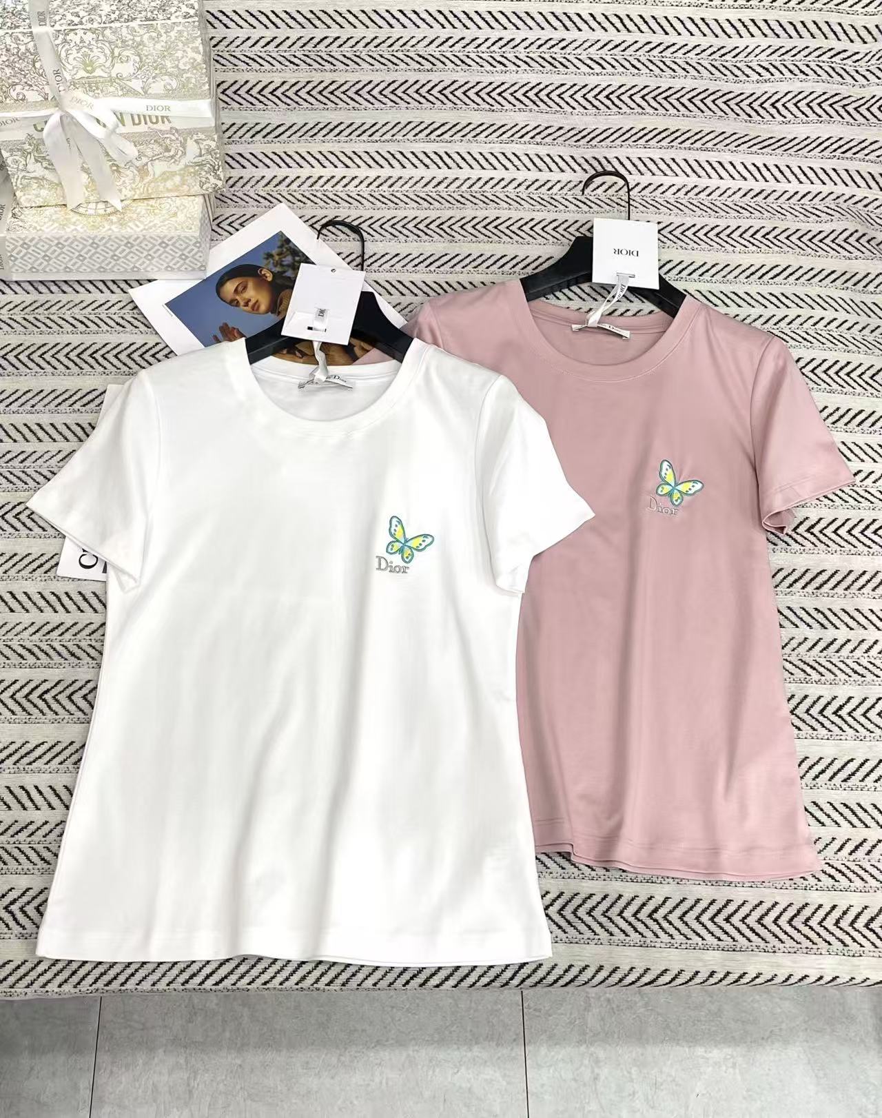 DIOR 蝶の刺繍入りレタリングTシャツ【50％割引+送料無料】