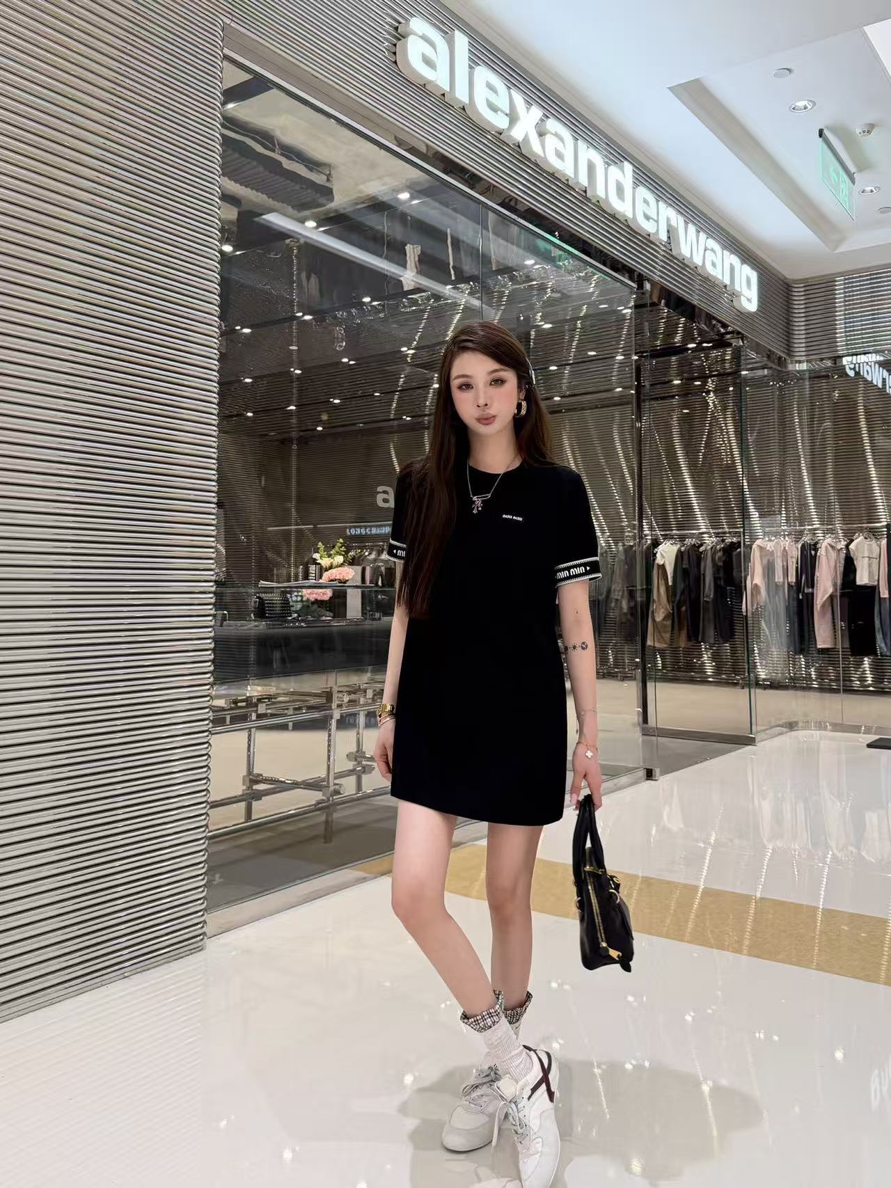 M1UM1U シンプルなレタードレス【50％割引+送料無料】