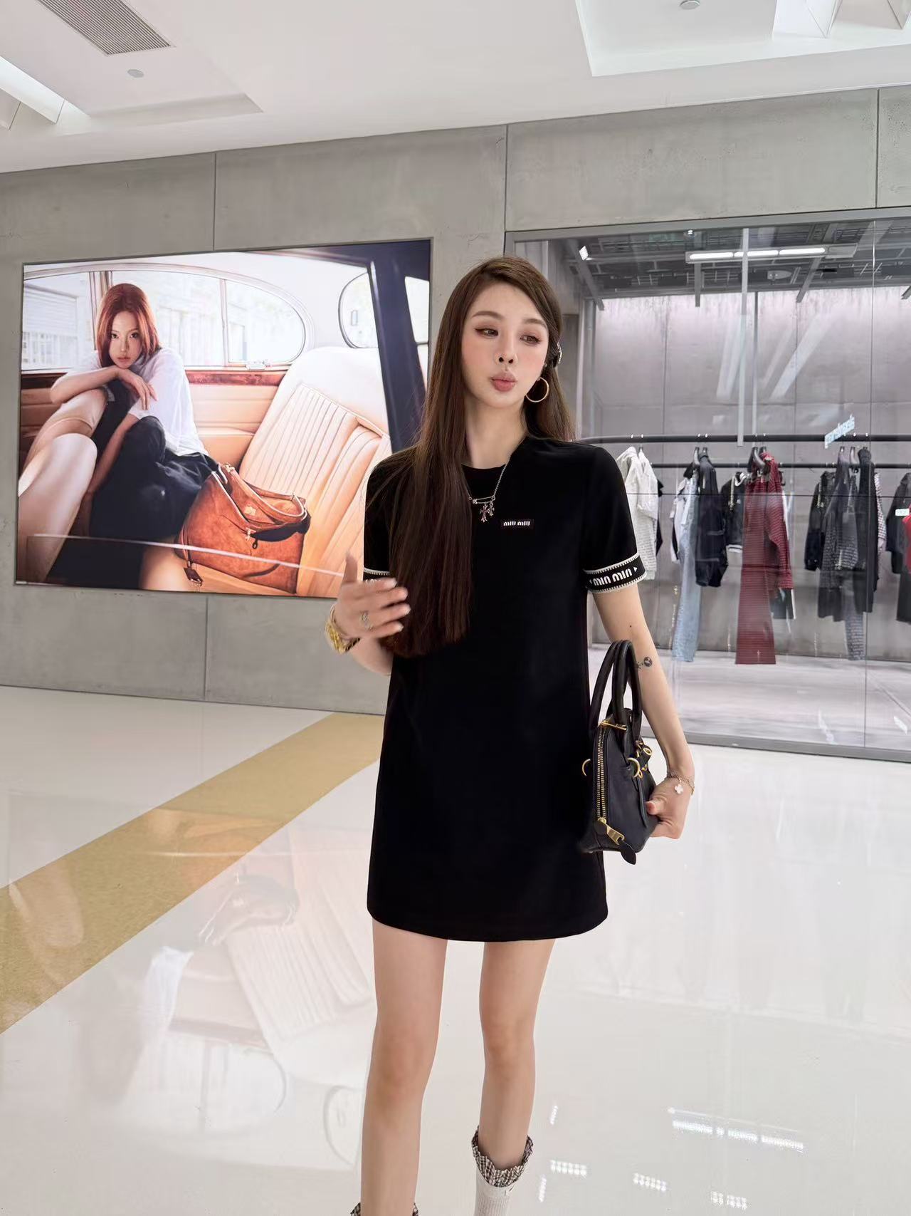 M1UM1U シンプルなレタードレス【50％割引+送料無料】