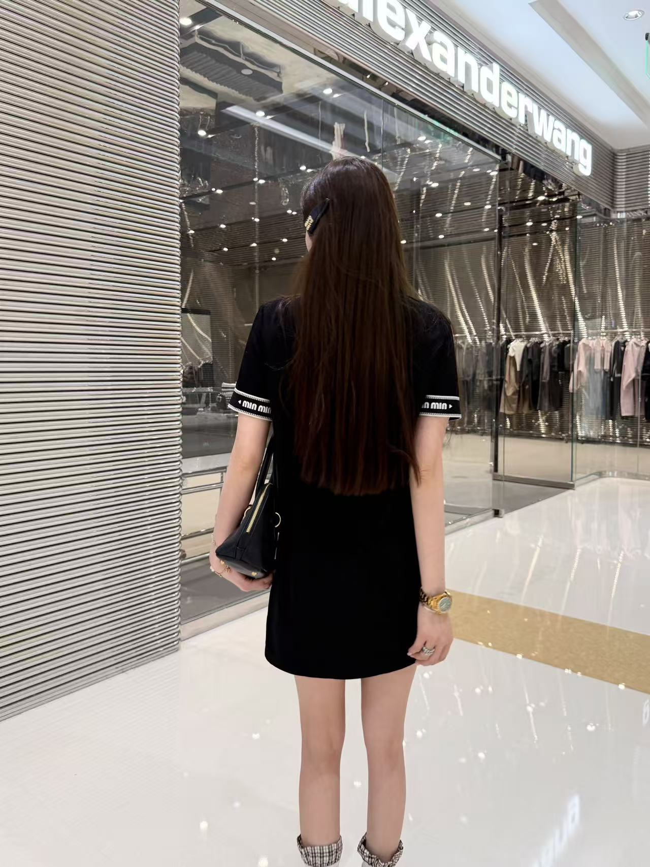 M1UM1U シンプルなレタードレス【50％割引+送料無料】