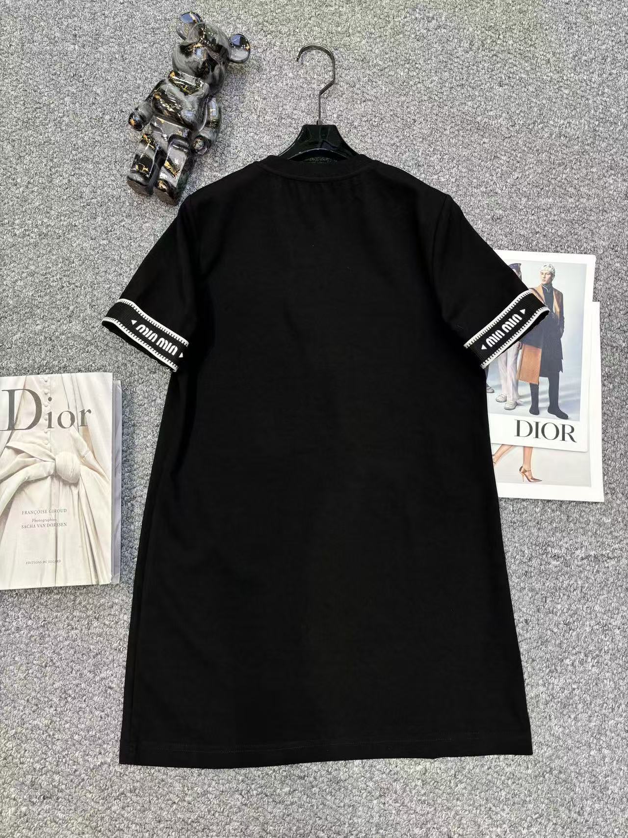 M1UM1U シンプルなレタードレス【50％割引+送料無料】