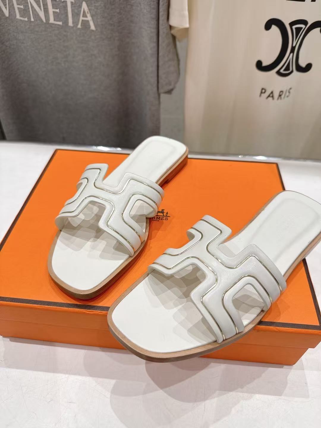 HERME5高品質なH型レザーフラットシューズ【50％割引+送料無料】