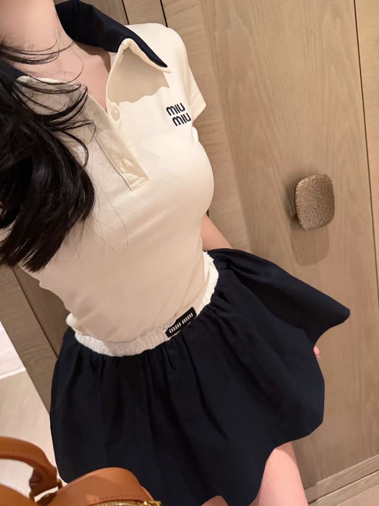 M1UM1U 刺繍ロゴ入りトップス＆スカート 2点セット【50％割引+送料無料】