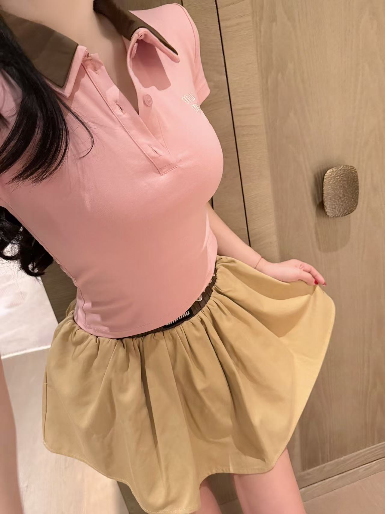 M1UM1U 刺繍ロゴ入りトップス＆スカート 2点セット【50％割引+送料無料】