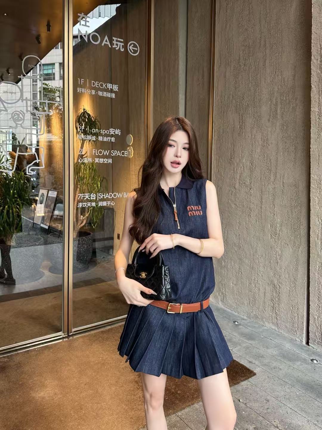 M1UM1U ジッパーレターデニムノースリーブドレス【50％割引+送料無料】