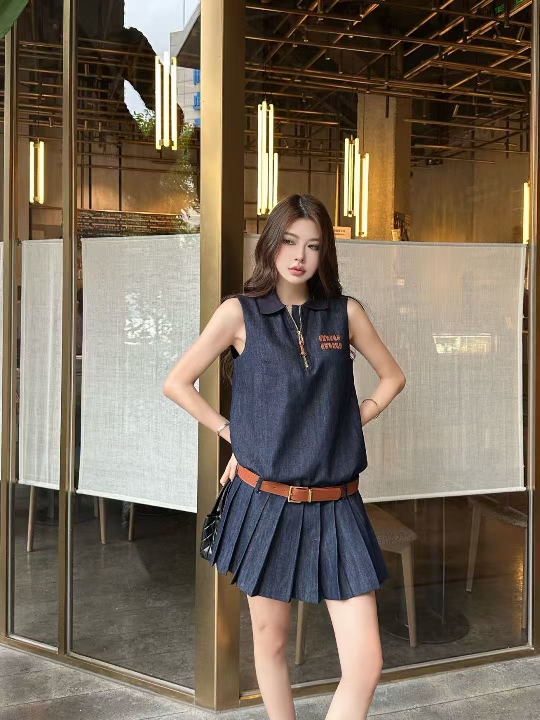 M1UM1U ジッパーレターデニムノースリーブドレス【50％割引+送料無料】