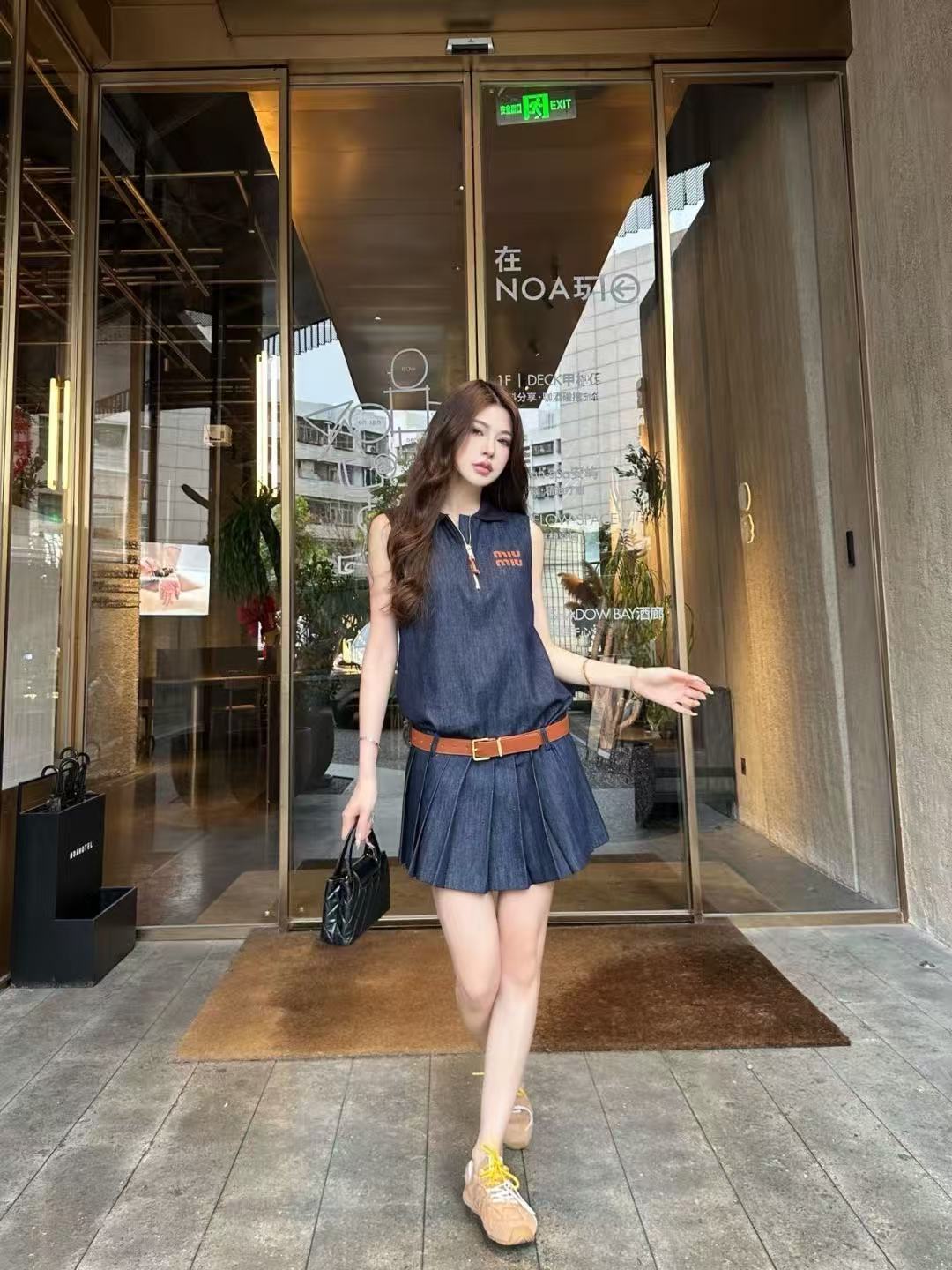 M1UM1U ジッパーレターデニムノースリーブドレス【50％割引+送料無料】