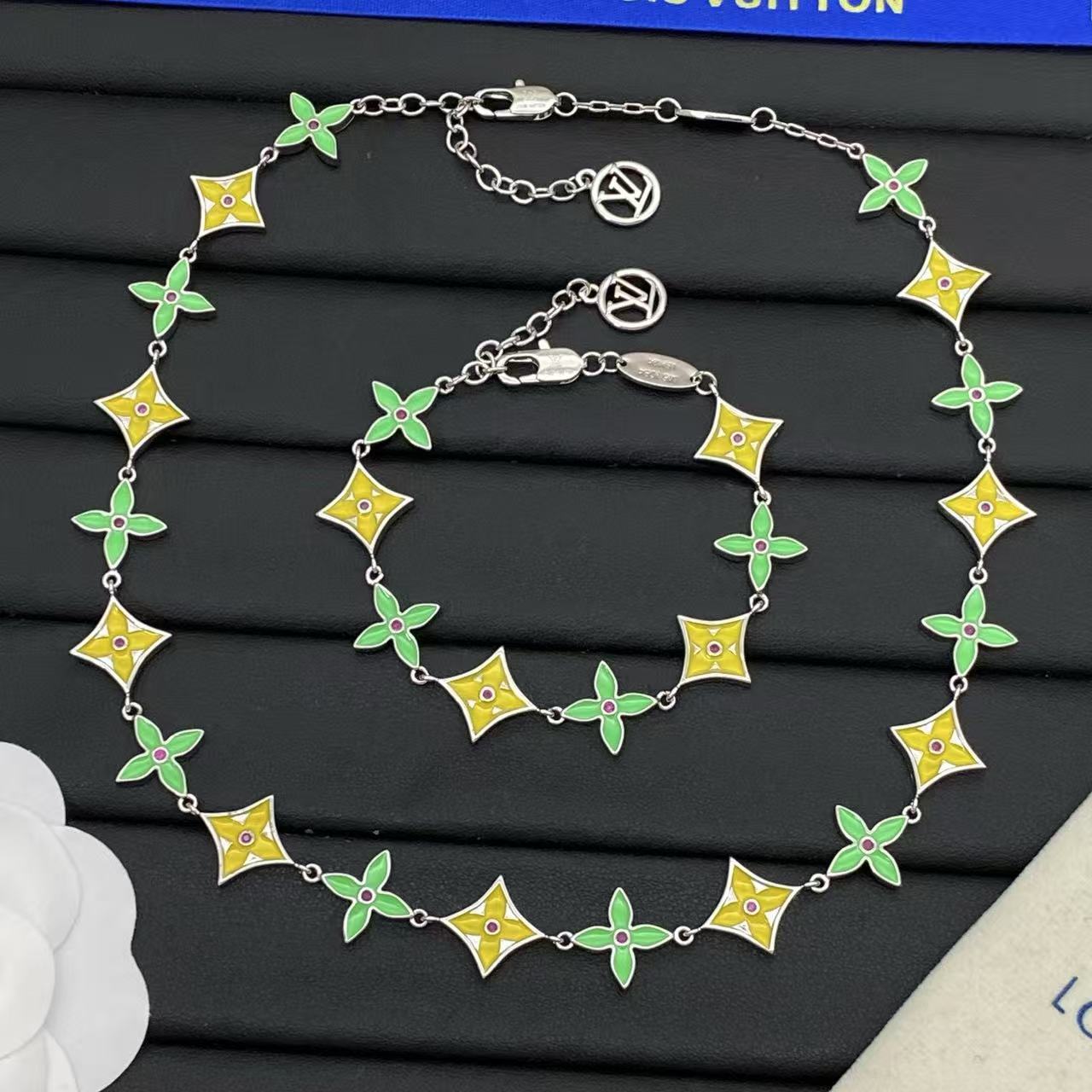 LV四つ葉のクローバーのブレスレットとネックレスのセット【50％割引+送料無料】