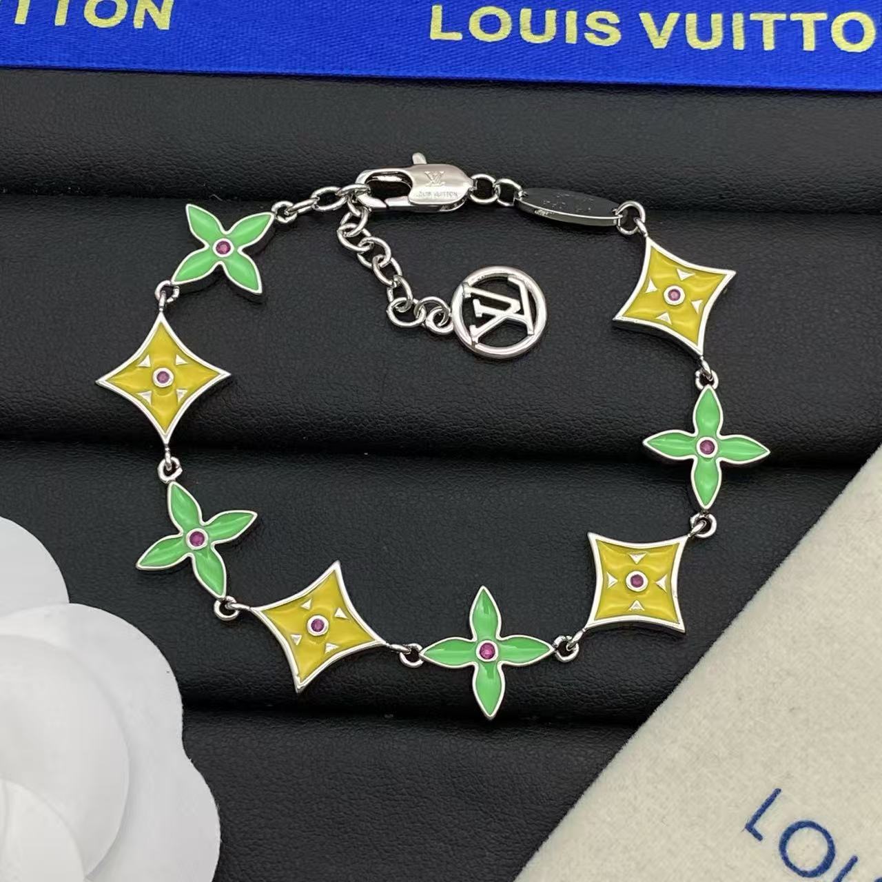 LV四つ葉のクローバーのブレスレットとネックレスのセット【50％割引+送料無料】