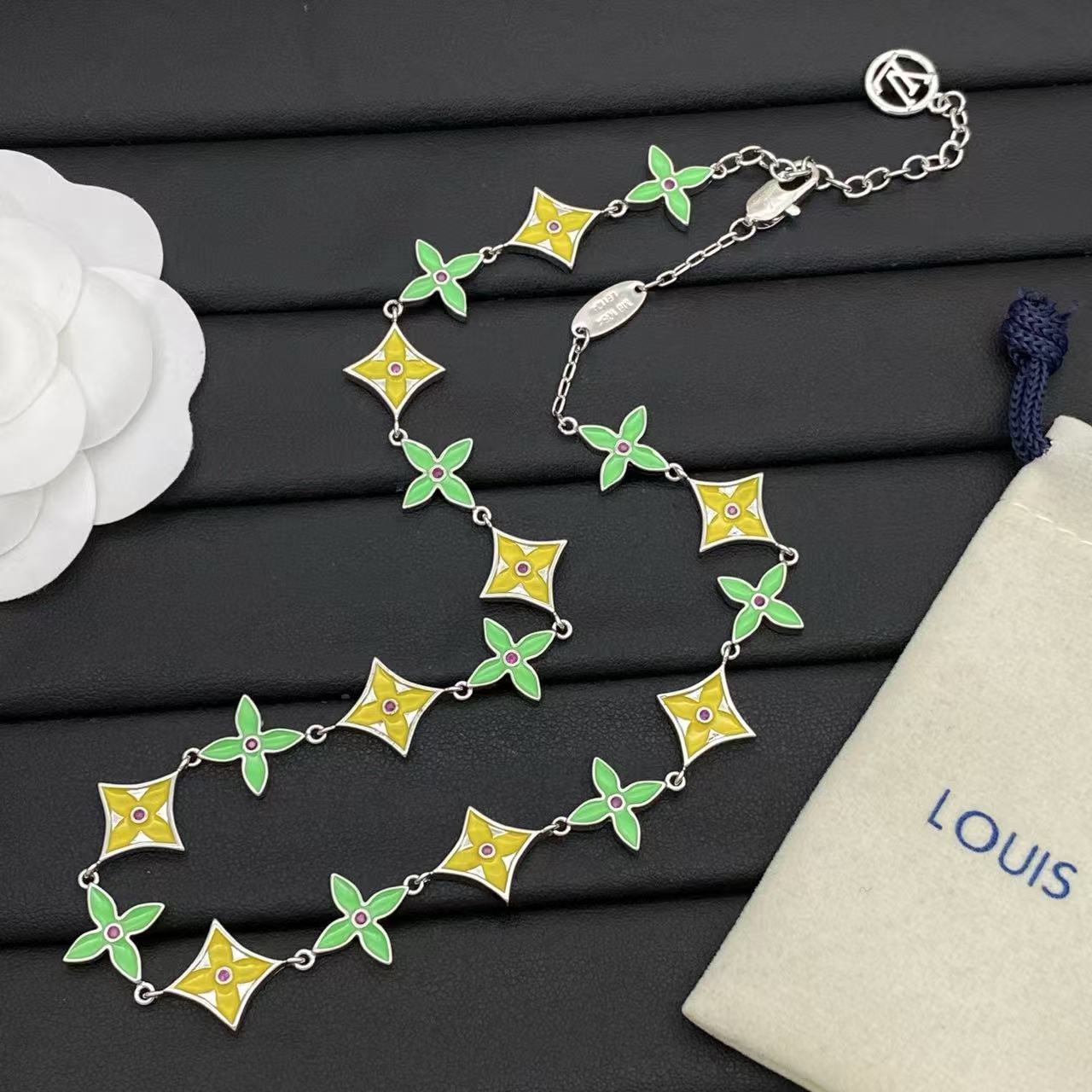 LV四つ葉のクローバーのブレスレットとネックレスのセット【50％割引+送料無料】