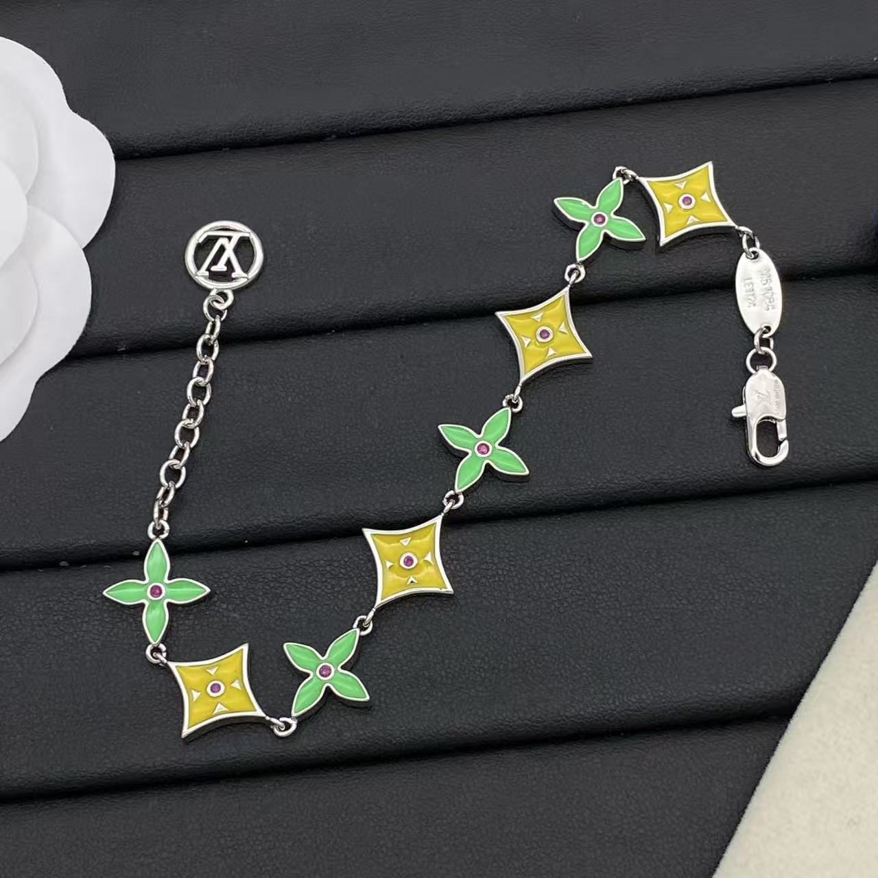 LV四つ葉のクローバーのブレスレットとネックレスのセット【50％割引+送料無料】