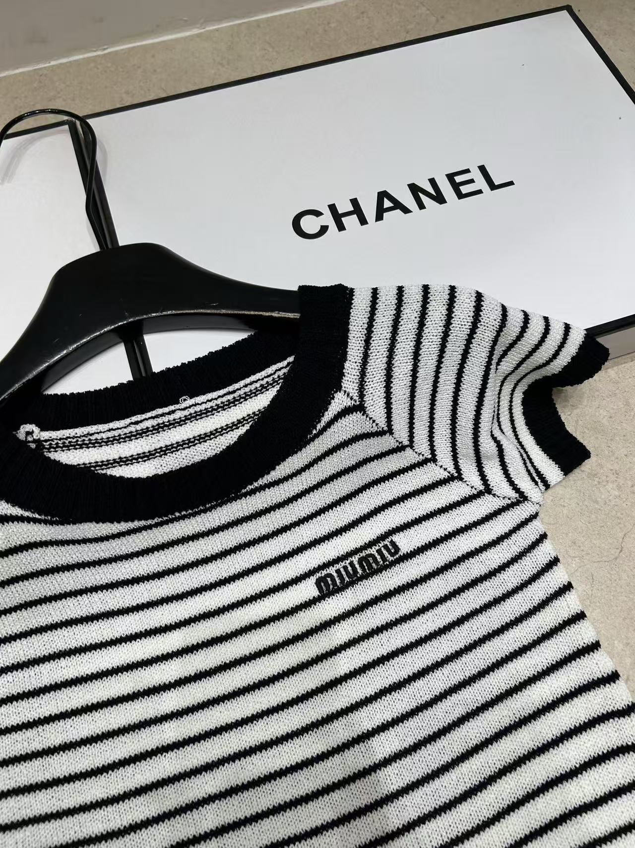 M1UM1U ストライプ柄ウールセーター【50％割引+送料無料】