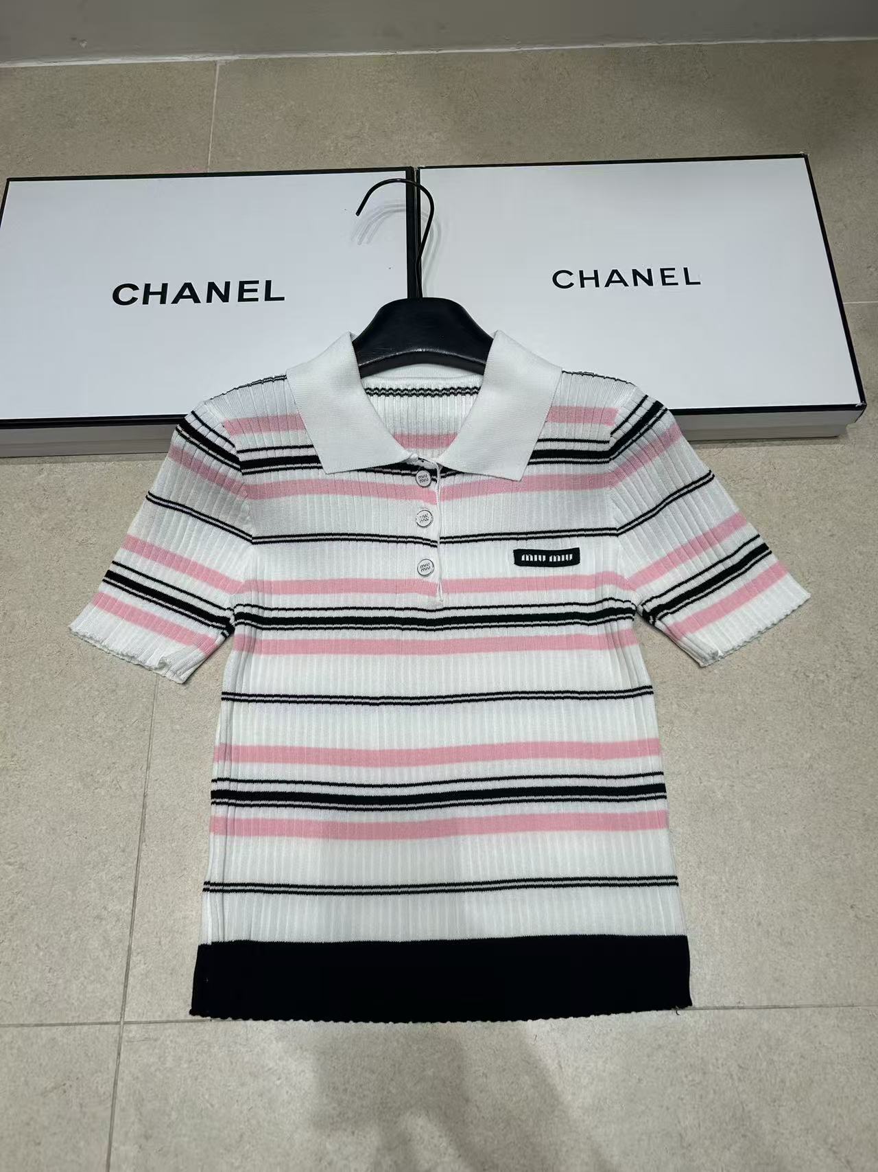 M1UM1U 襟付きウールセーター【50％割引+送料無料】