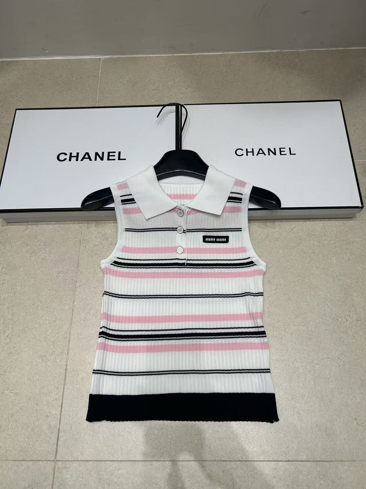 M1UM1U 襟付きウールベスト【50％割引+送料無料】