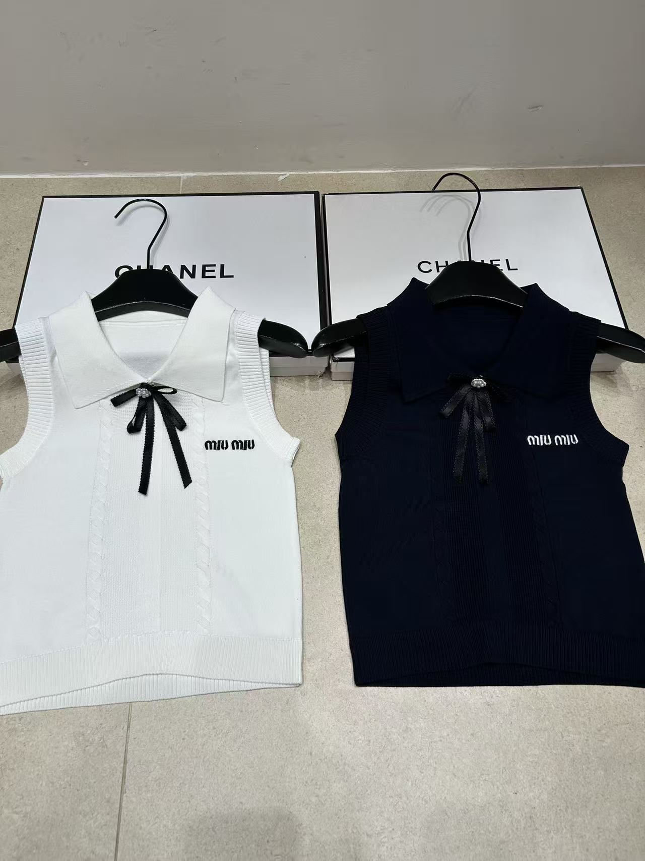 M1UM1U 襟付きウールベスト【50％割引+送料無料】