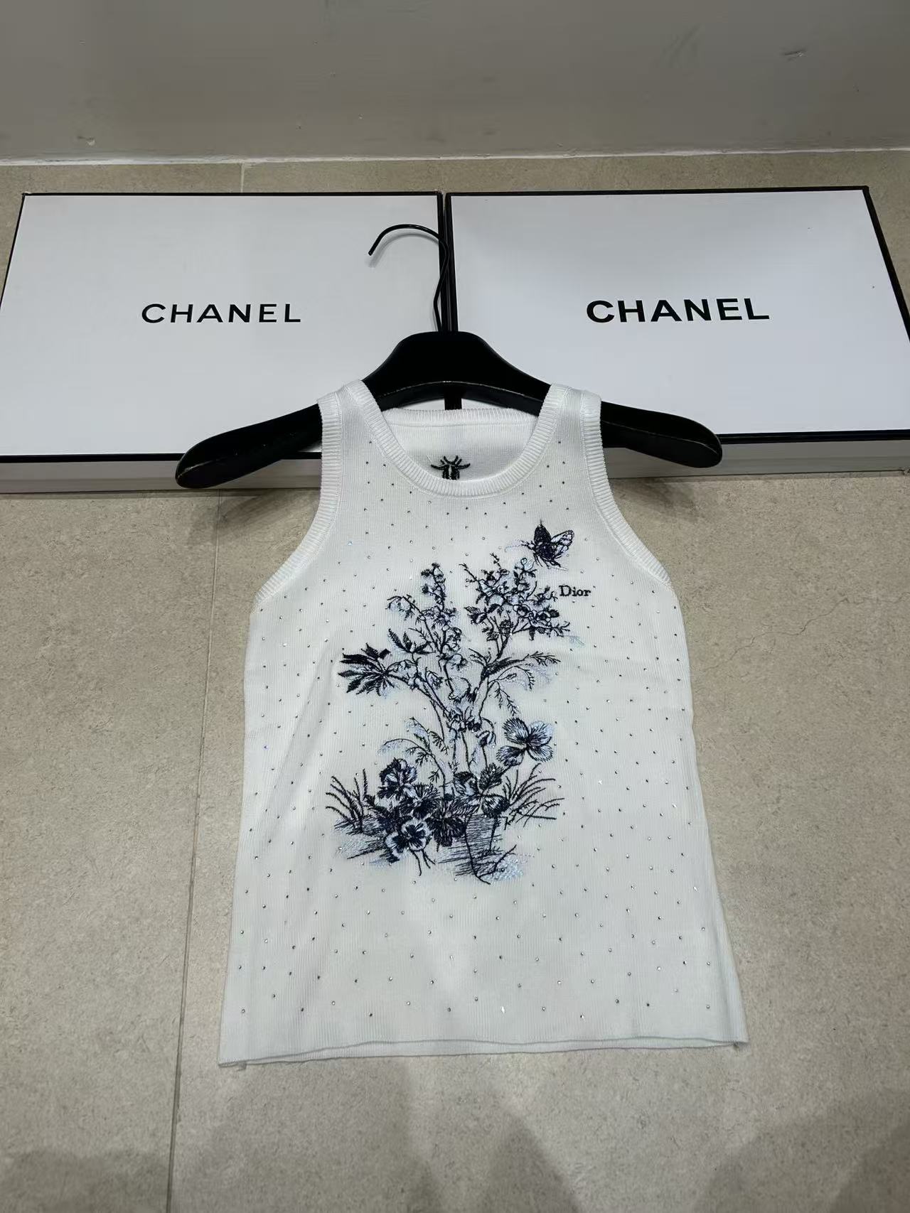 DI0Rラインストーン刺繍入りウールベスト【50％割引+送料無料】