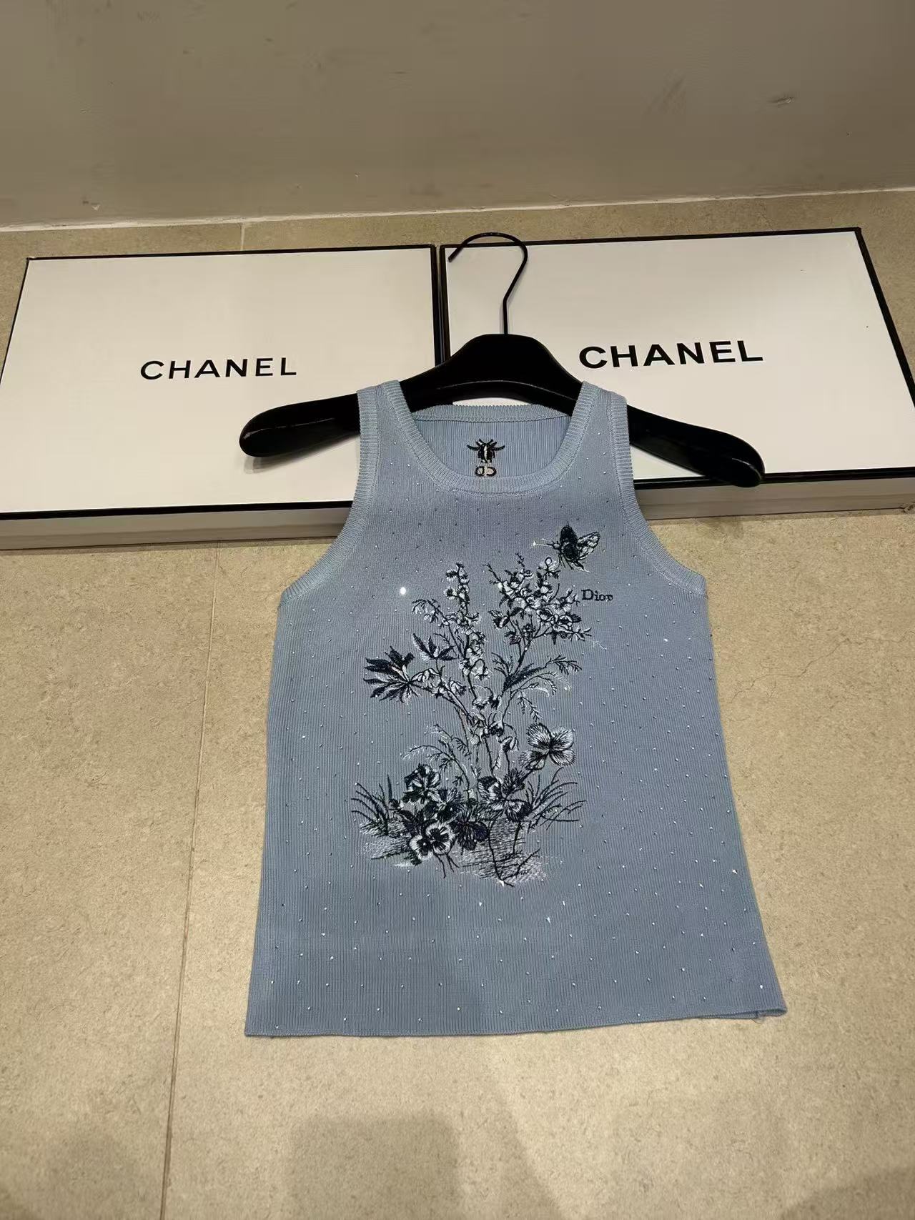 DI0Rラインストーン刺繍入りウールベスト【50％割引+送料無料】