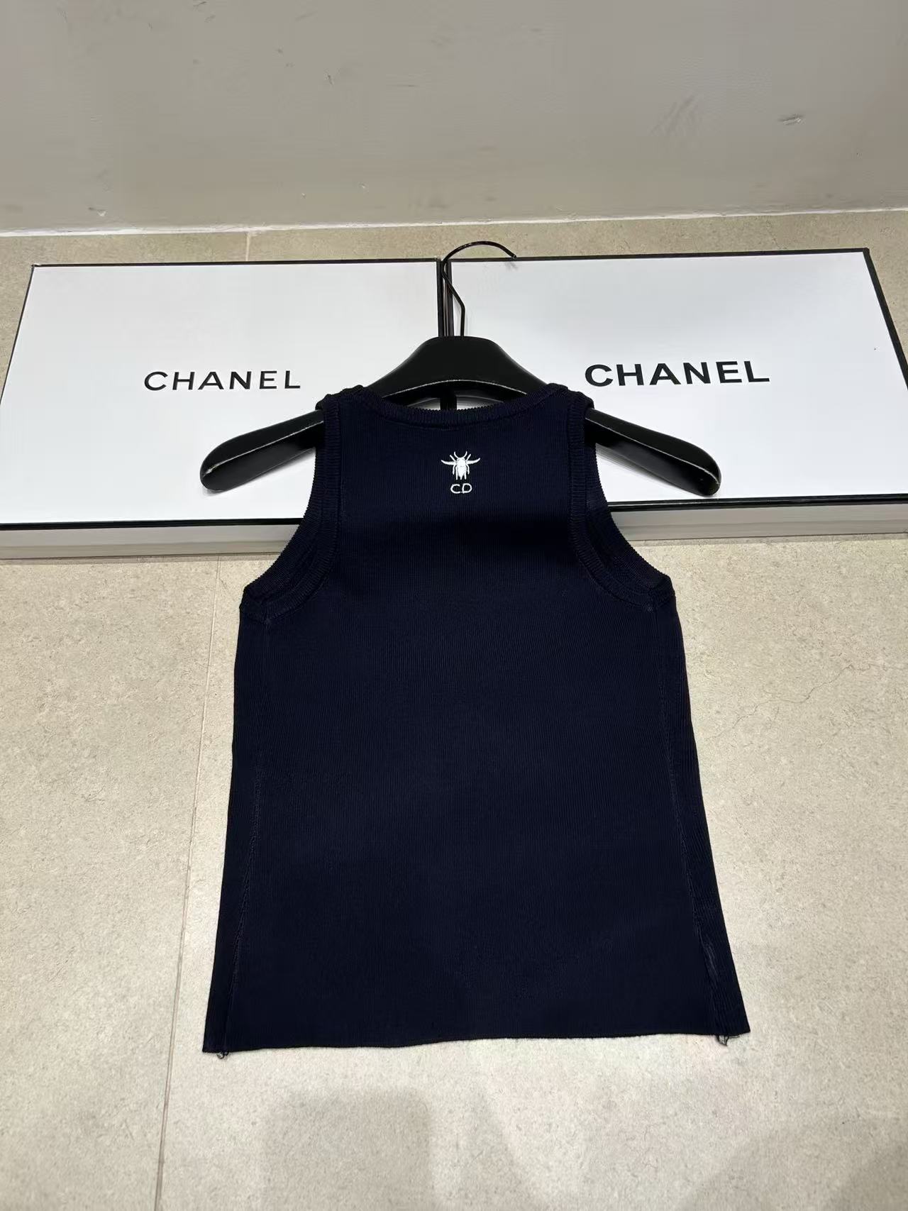 DI0Rラインストーン刺繍入りウールベスト【50％割引+送料無料】