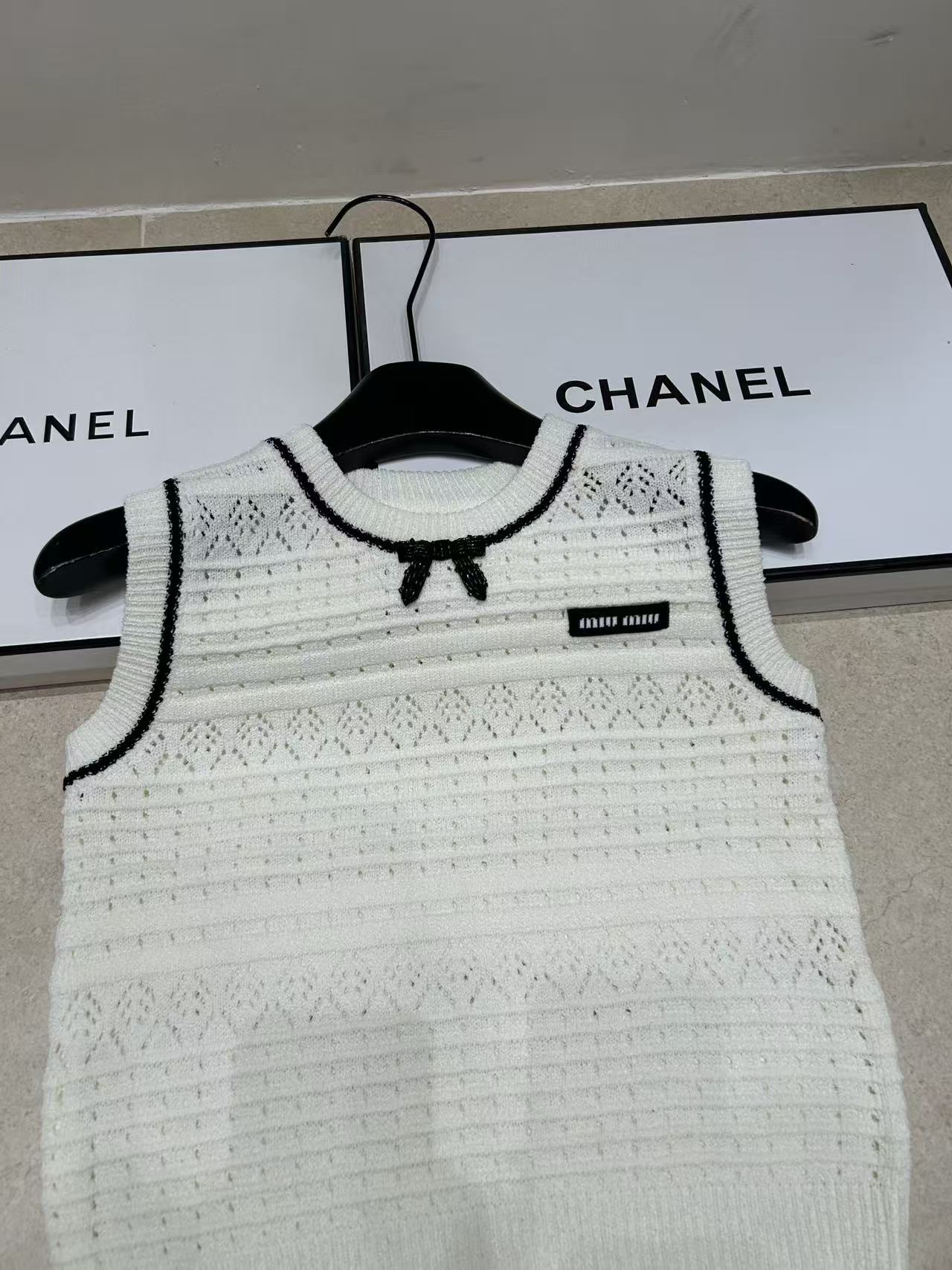 M1UM1U 蝶ネクタイ付きウールベスト【50％割引+送料無料】