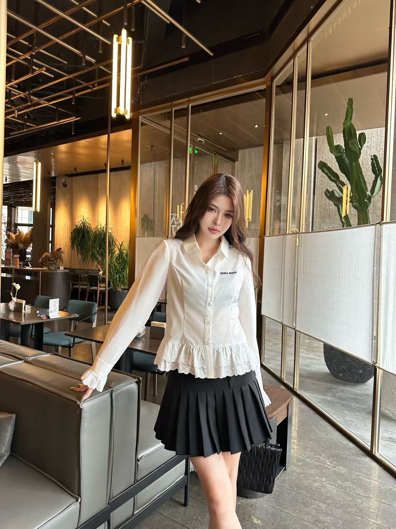 M1UM1U レーストリム裾の長袖ブラウス【50％割引+送料無料】