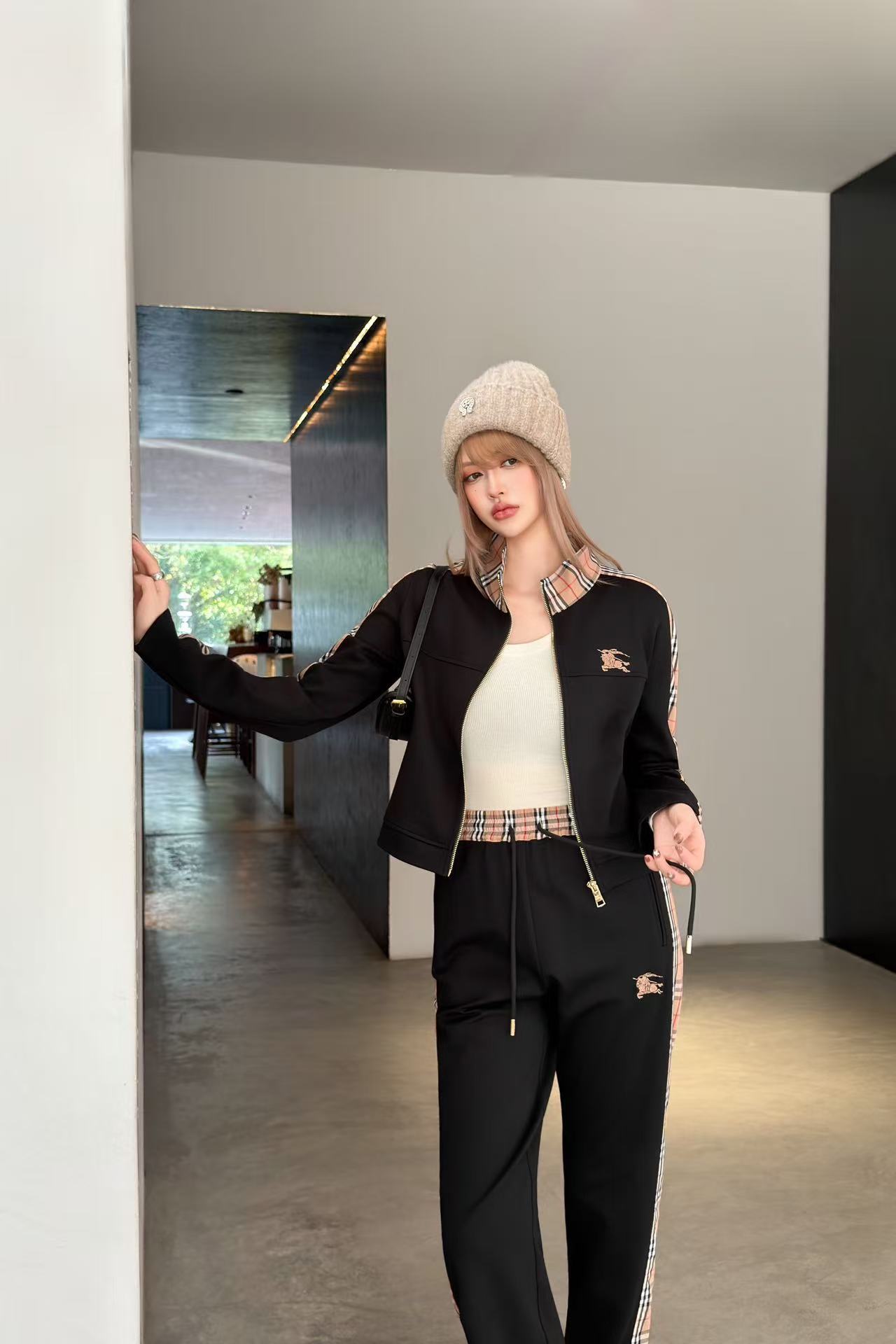 BUR8ERRY ウォーホース カジュアルスーツ【50％割引+送料無料】