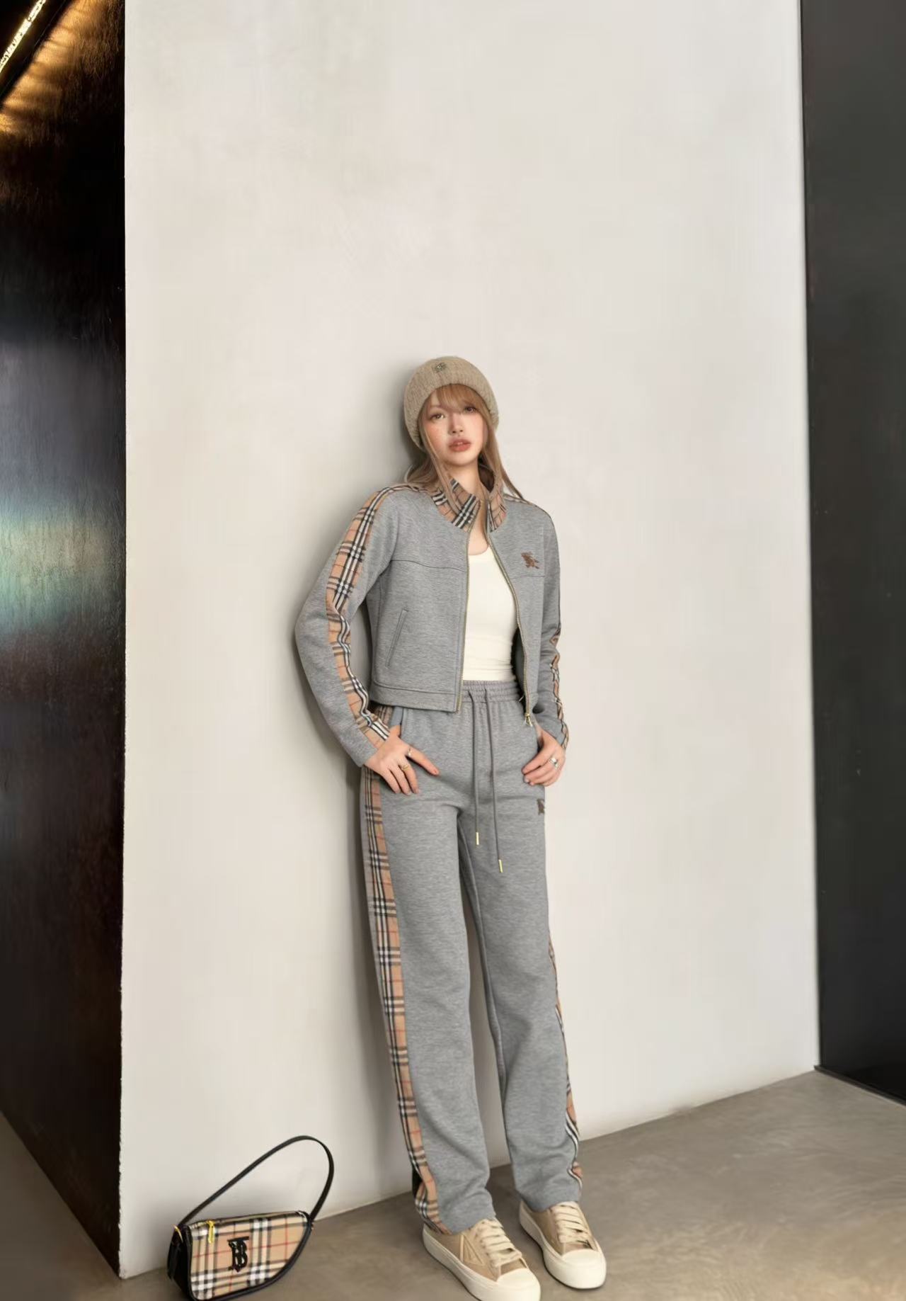 BUR8ERRY ウォーホース カジュアルスーツ【50％割引+送料無料】