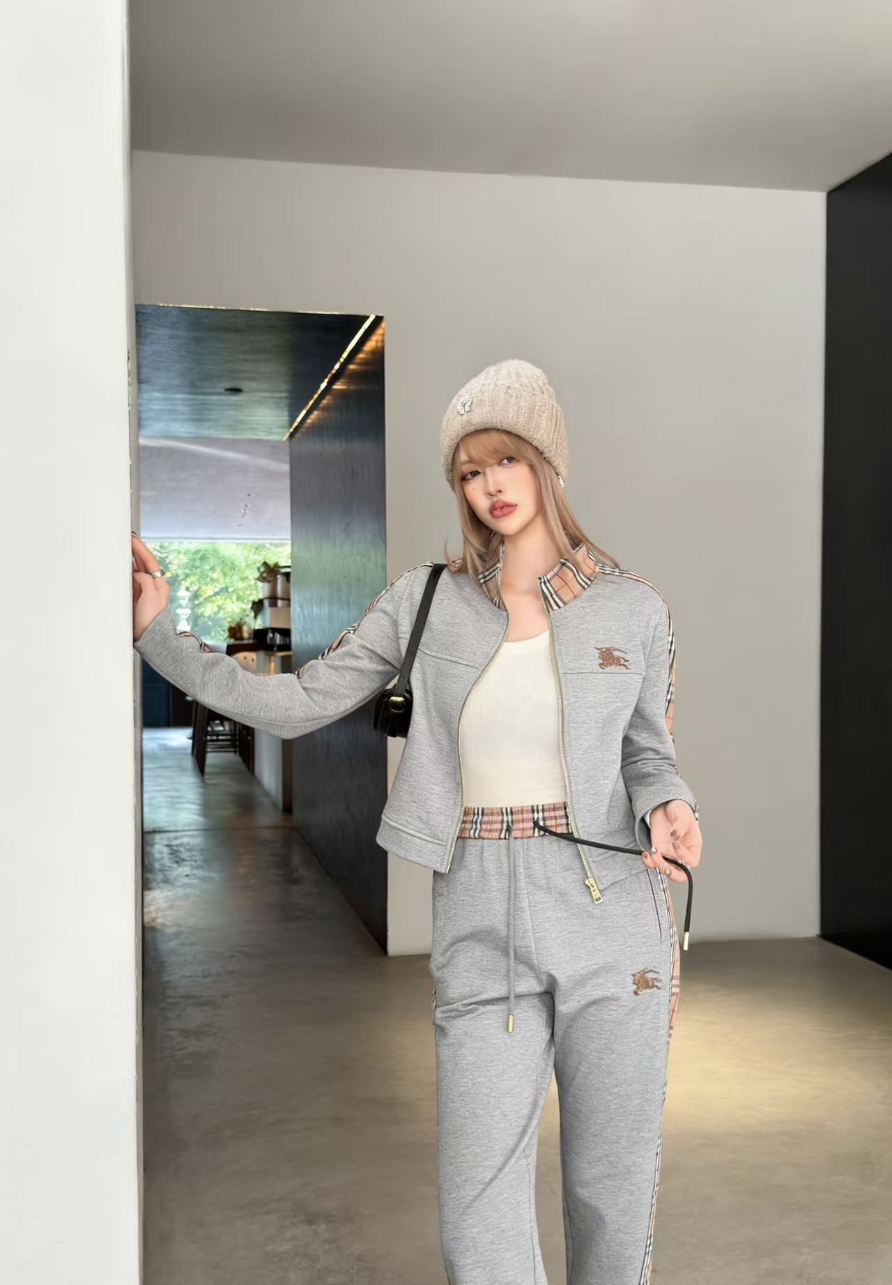 BUR8ERRY ウォーホース カジュアルスーツ【50％割引+送料無料】