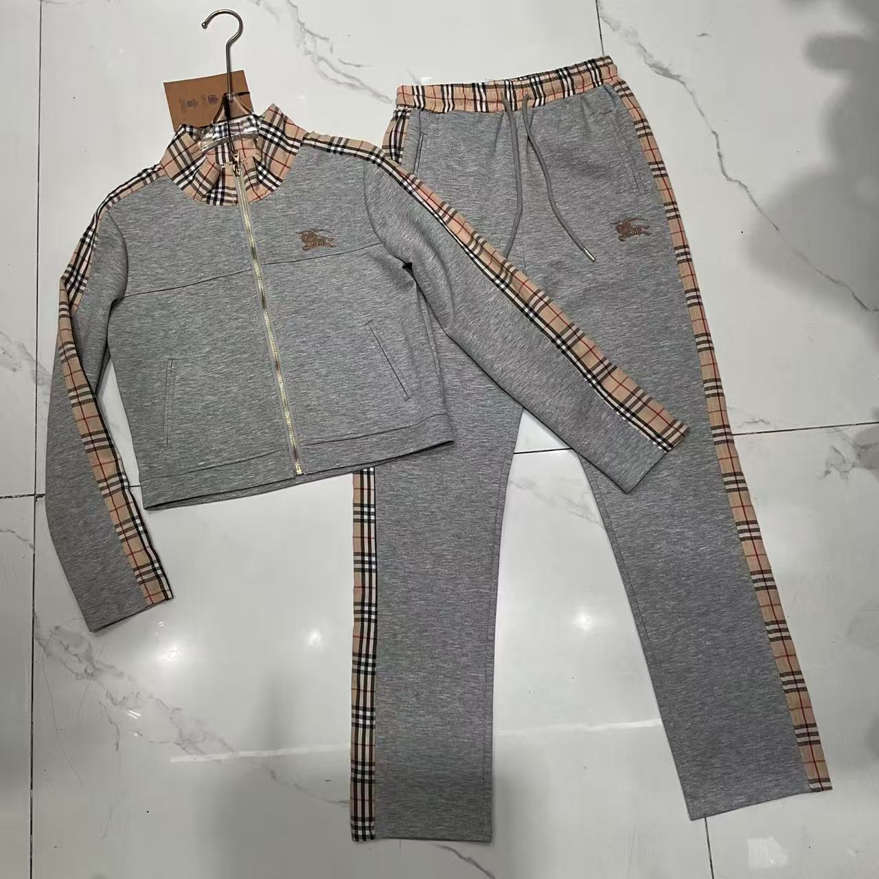 BUR8ERRY ウォーホース カジュアルスーツ【50％割引+送料無料】