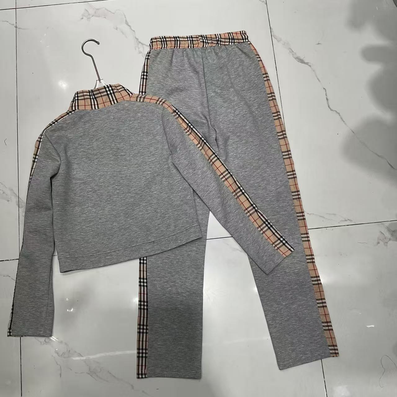 BUR8ERRY ウォーホース カジュアルスーツ【50％割引+送料無料】