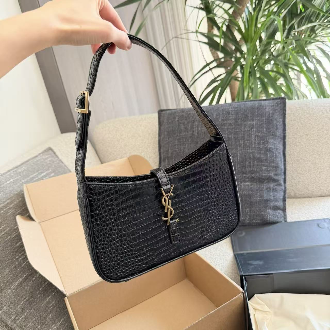 YSLクロコダイルスキンのアンダーアームバッグ【50％割引+送料無料】