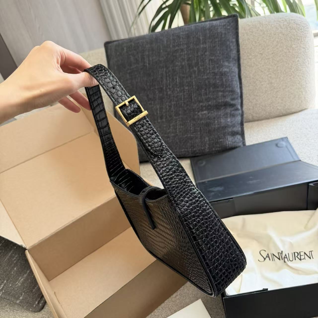 YSLクロコダイルスキンのアンダーアームバッグ【50％割引+送料無料】