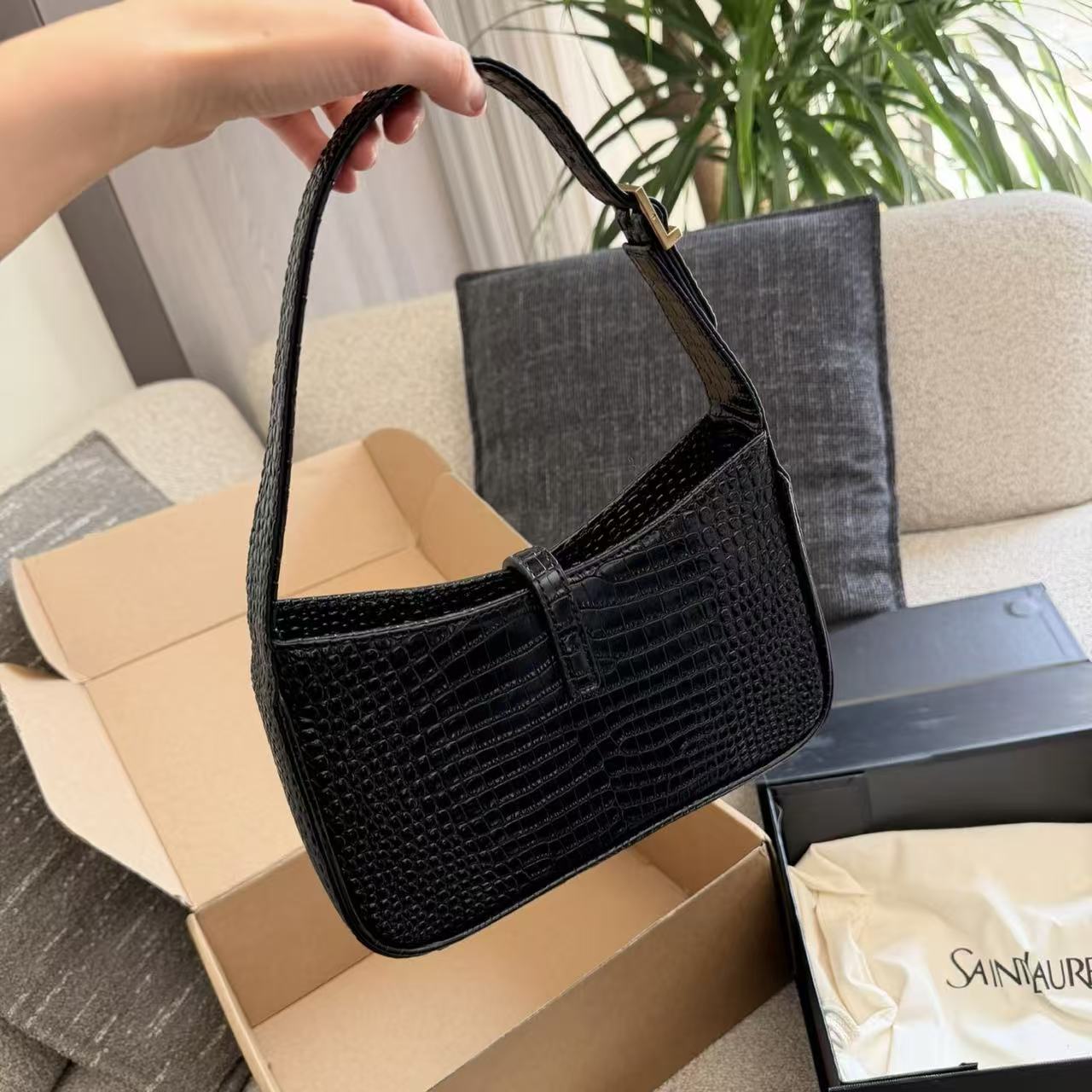 YSLクロコダイルスキンのアンダーアームバッグ【50％割引+送料無料】