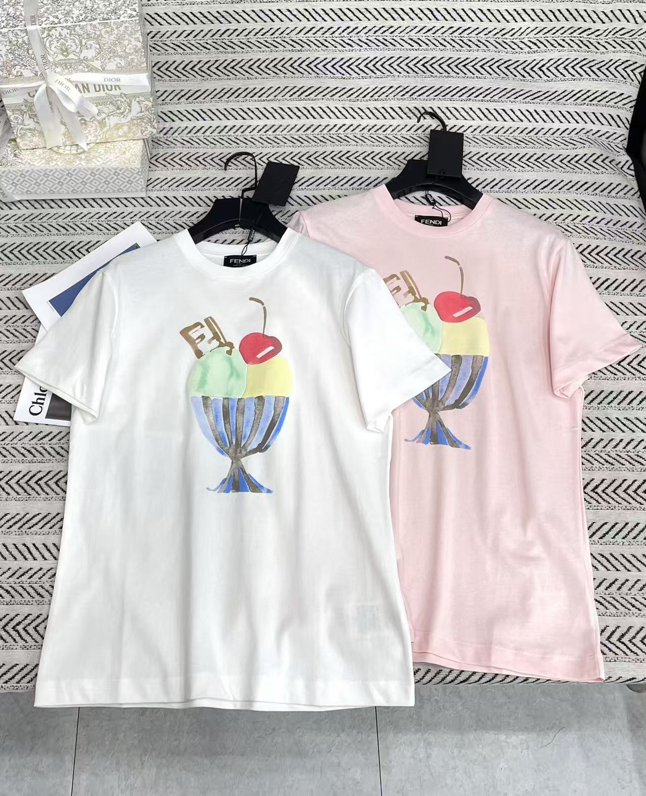FEND1 アイスクリームチェリーTシャツ【50％割引+送料無料】