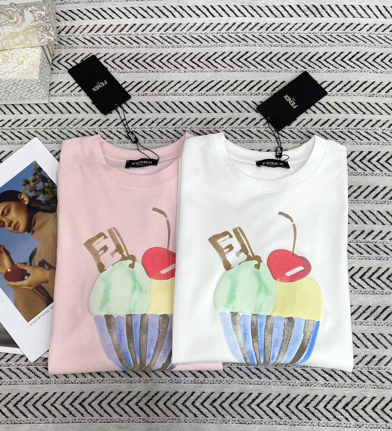 FEND1 アイスクリームチェリーTシャツ【50％割引+送料無料】