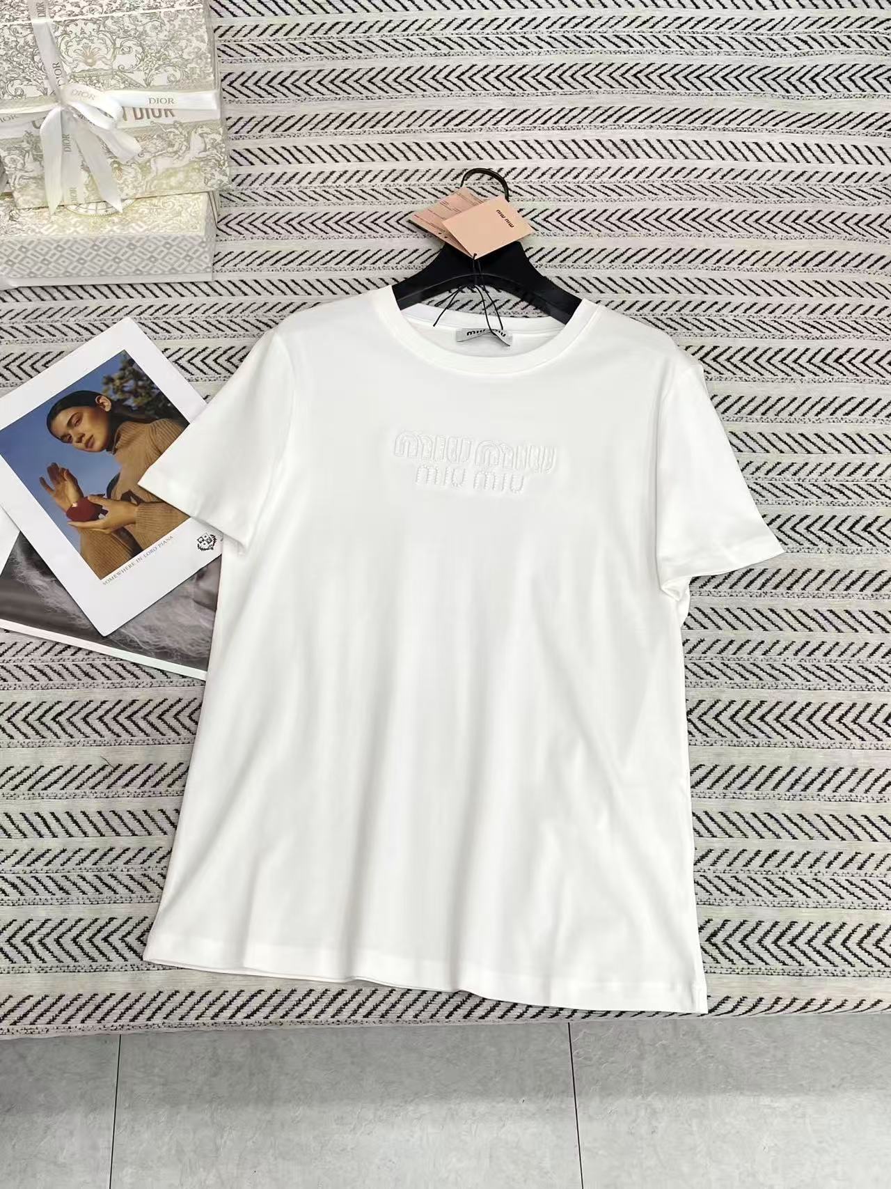 M1UM1U 刺繍入りレターTシャツ【50％割引+送料無料】