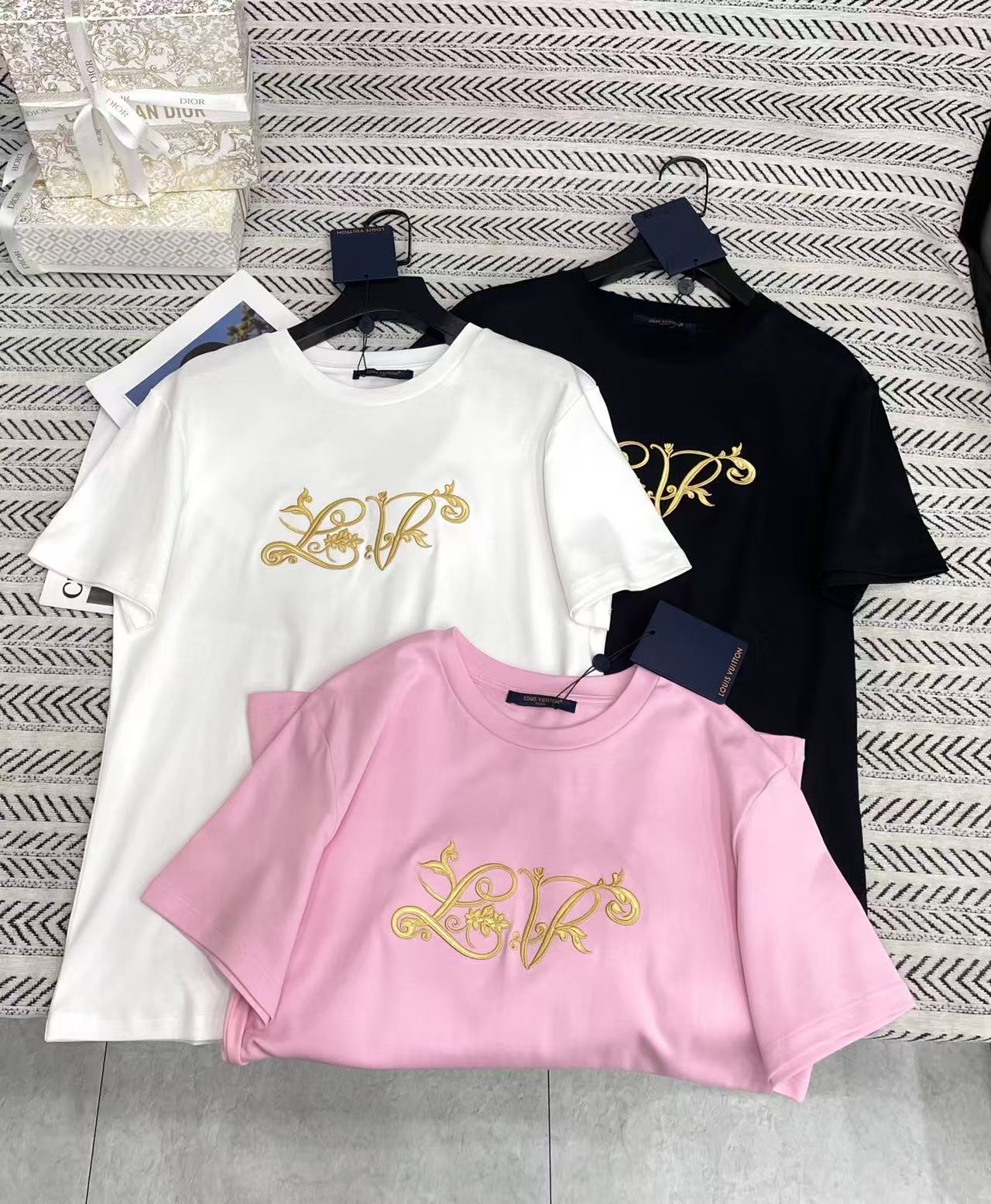 LVグラフィティ刺繍文字Tシャツ【50％割引+送料無料】